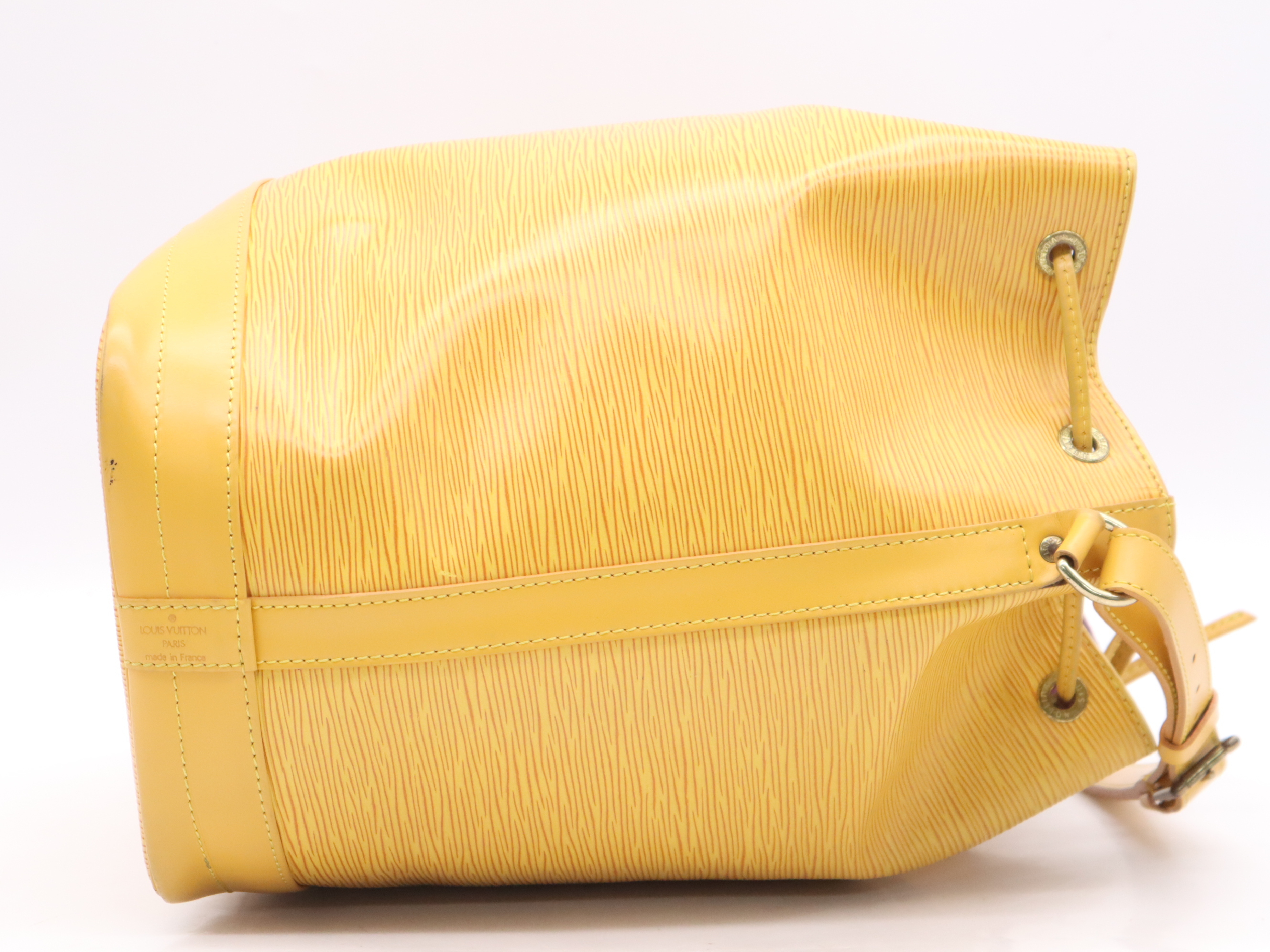 M44009 Epi Noe Tassili Yellow Shoulder Bag — view 5