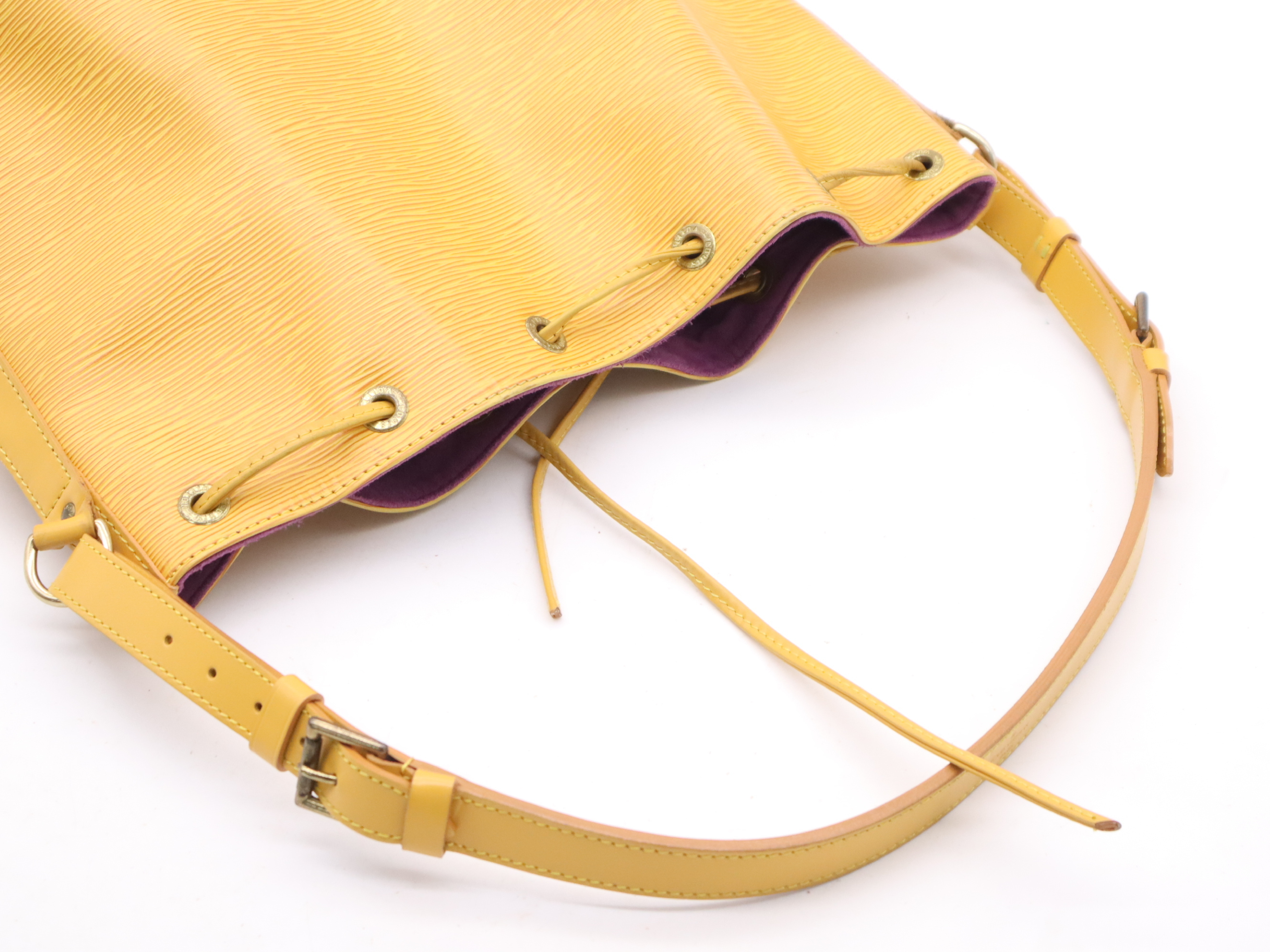 M44009 Epi Noe Tassili Yellow Shoulder Bag — view 6