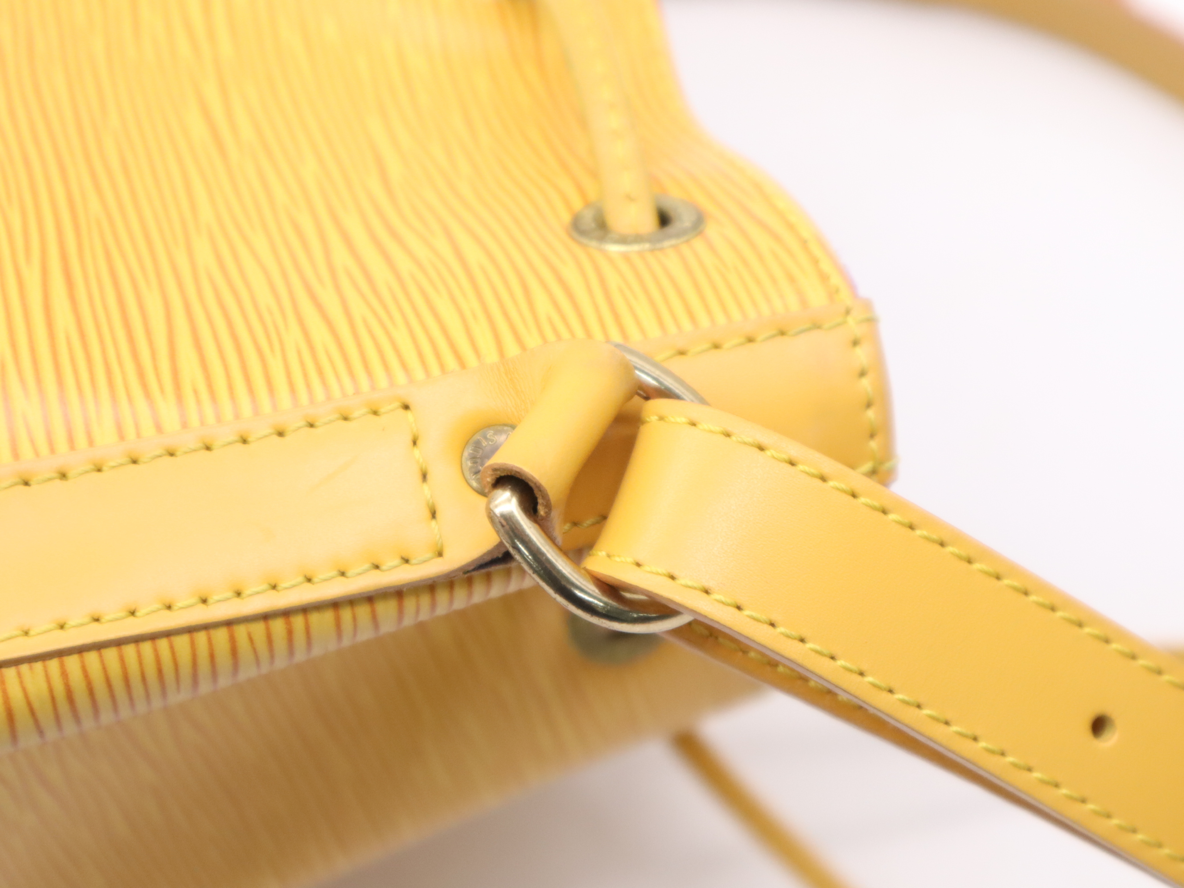 M44009 Epi Noe Tassili Yellow Shoulder Bag — view 7