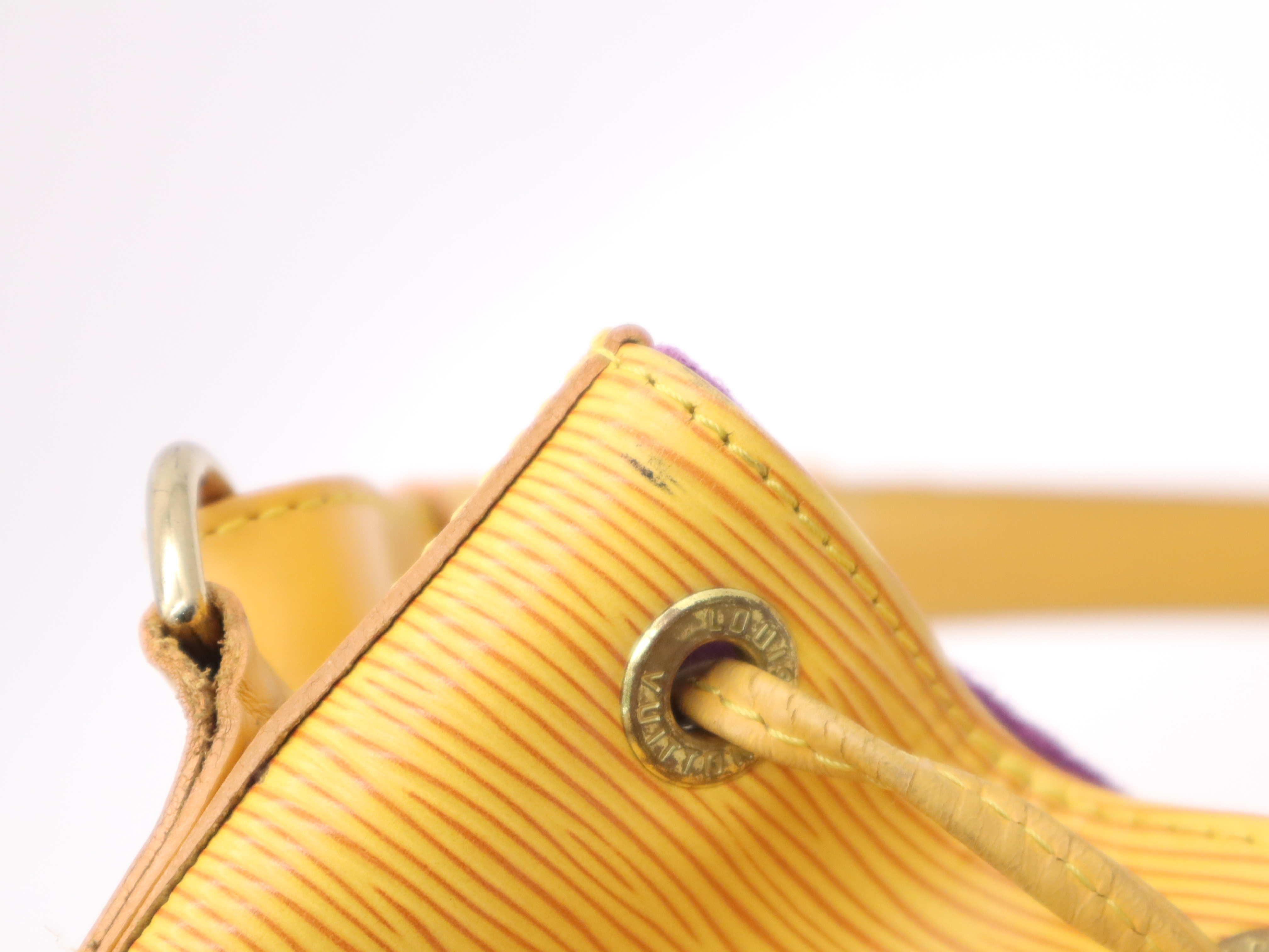 M44009 Epi Noe Tassili Yellow Shoulder Bag — view 9