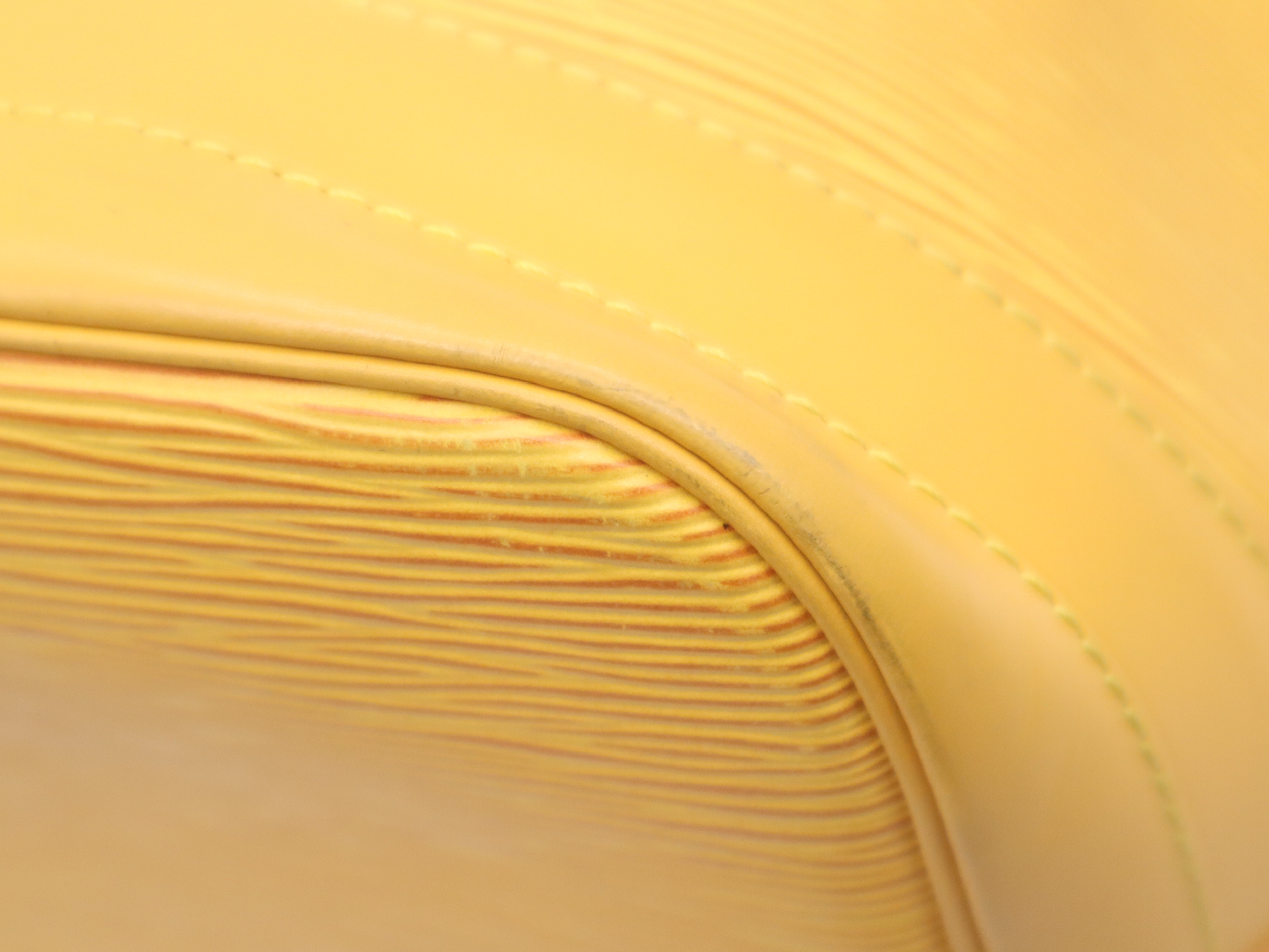 M44009 Epi Noe Tassili Yellow Shoulder Bag — view 10