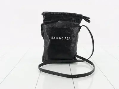 Shoulder bag with phone holder