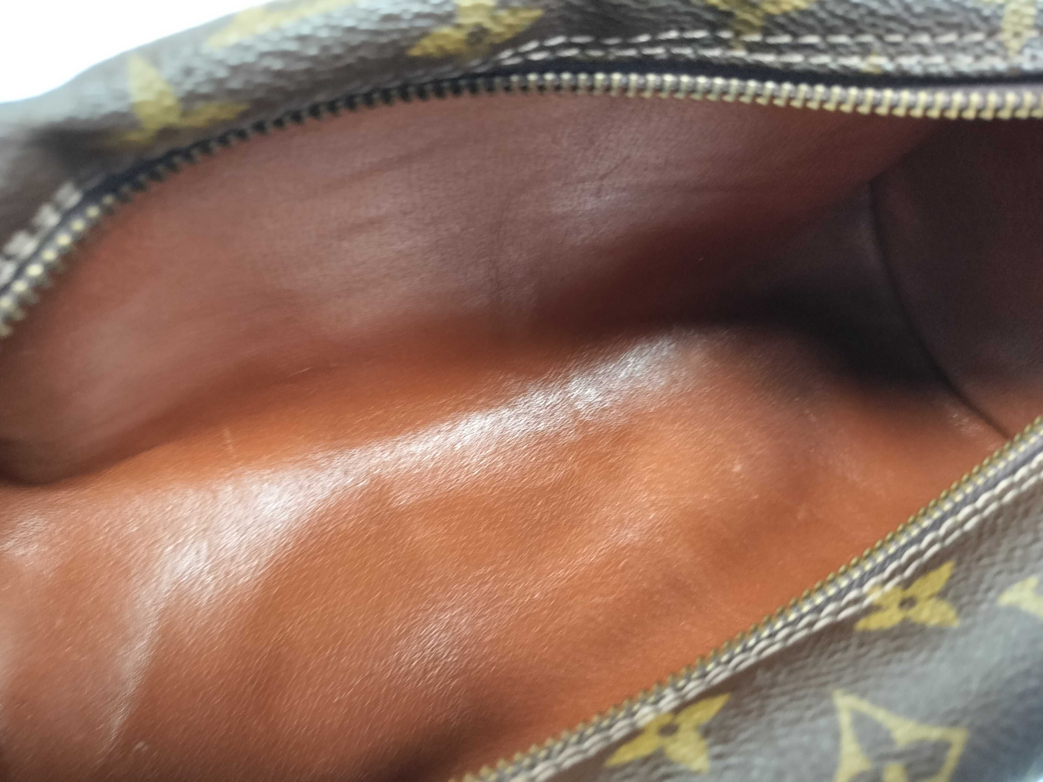 Monogram LV Vuitton Papillon 822 Handbag — view 10
