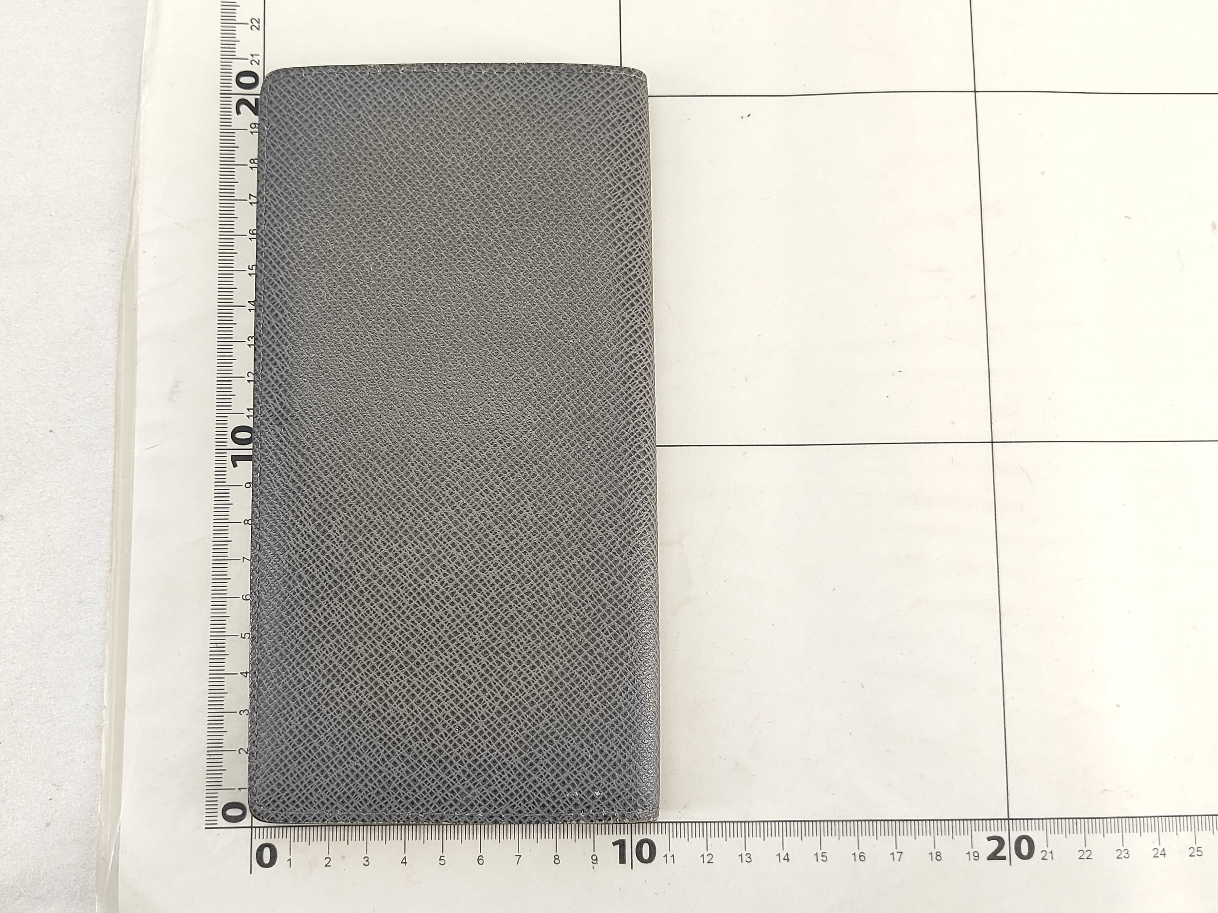 Taiga Louis Vuitton Taiga Wallet Billfold — view 2