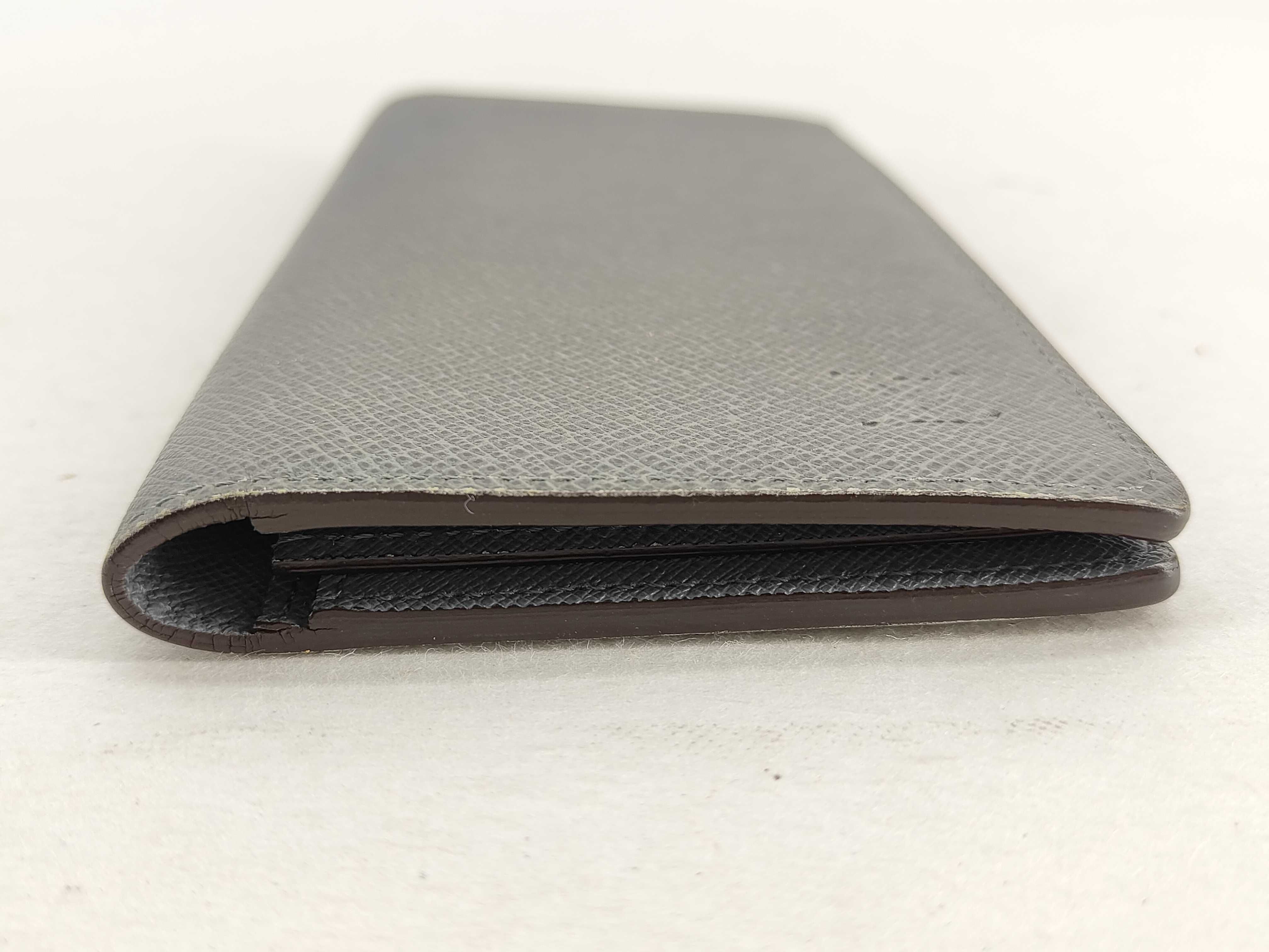 Taiga Louis Vuitton Taiga Wallet Billfold — view 4