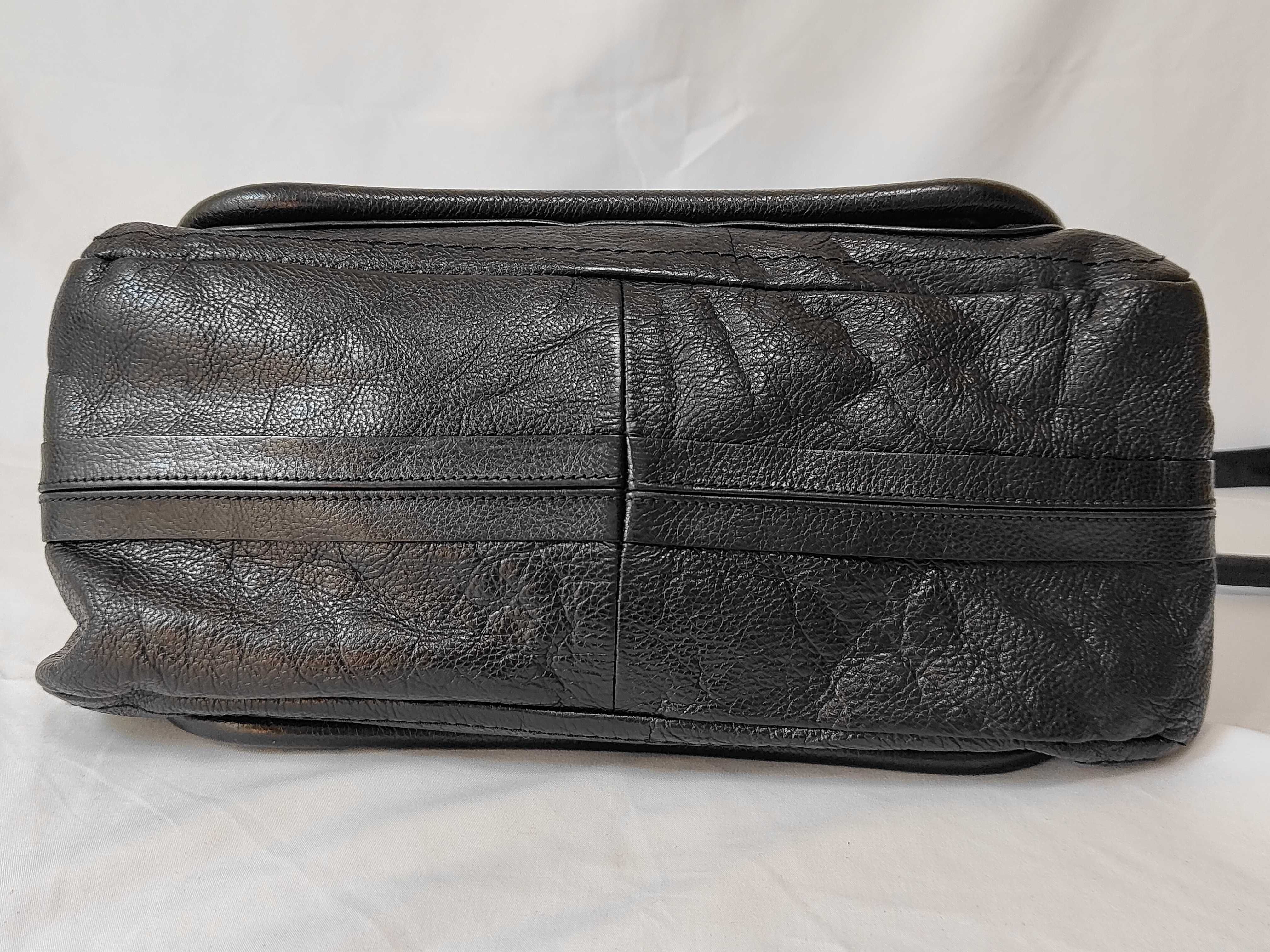 Paraty Medium Black Calfskin Tote Bag (Handbag) — view 10