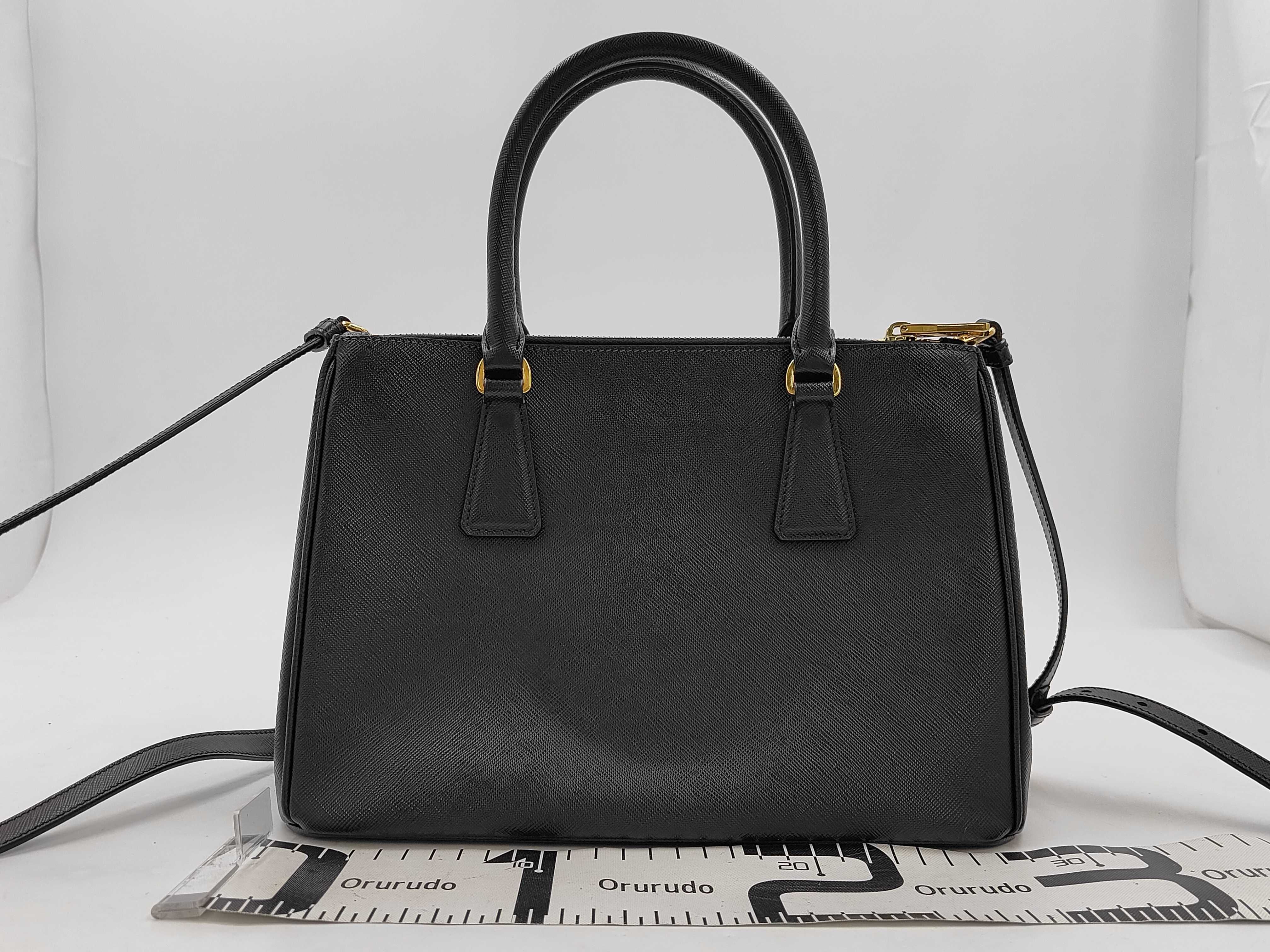 Saffiano Galleria Medium Handbag, Black — view 2