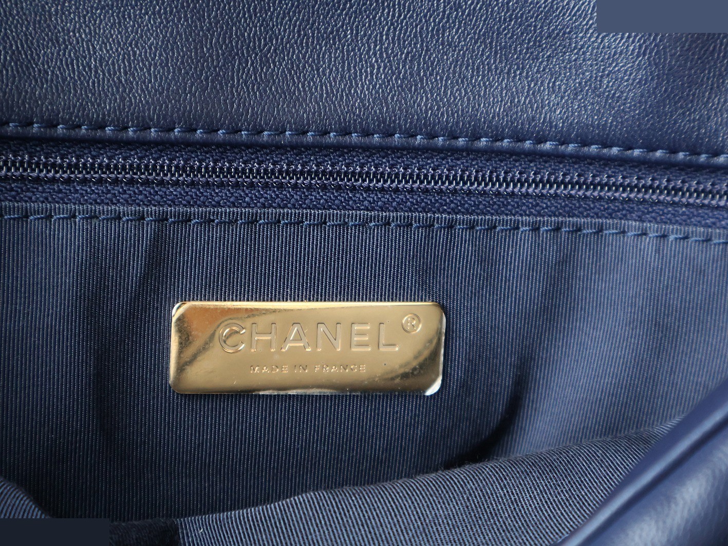 19 Lambskin Chain Shoulder Bag, Navy — view 11