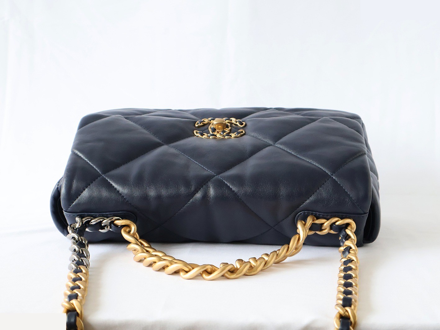 19 Lambskin Chain Shoulder Bag, Navy — view 7