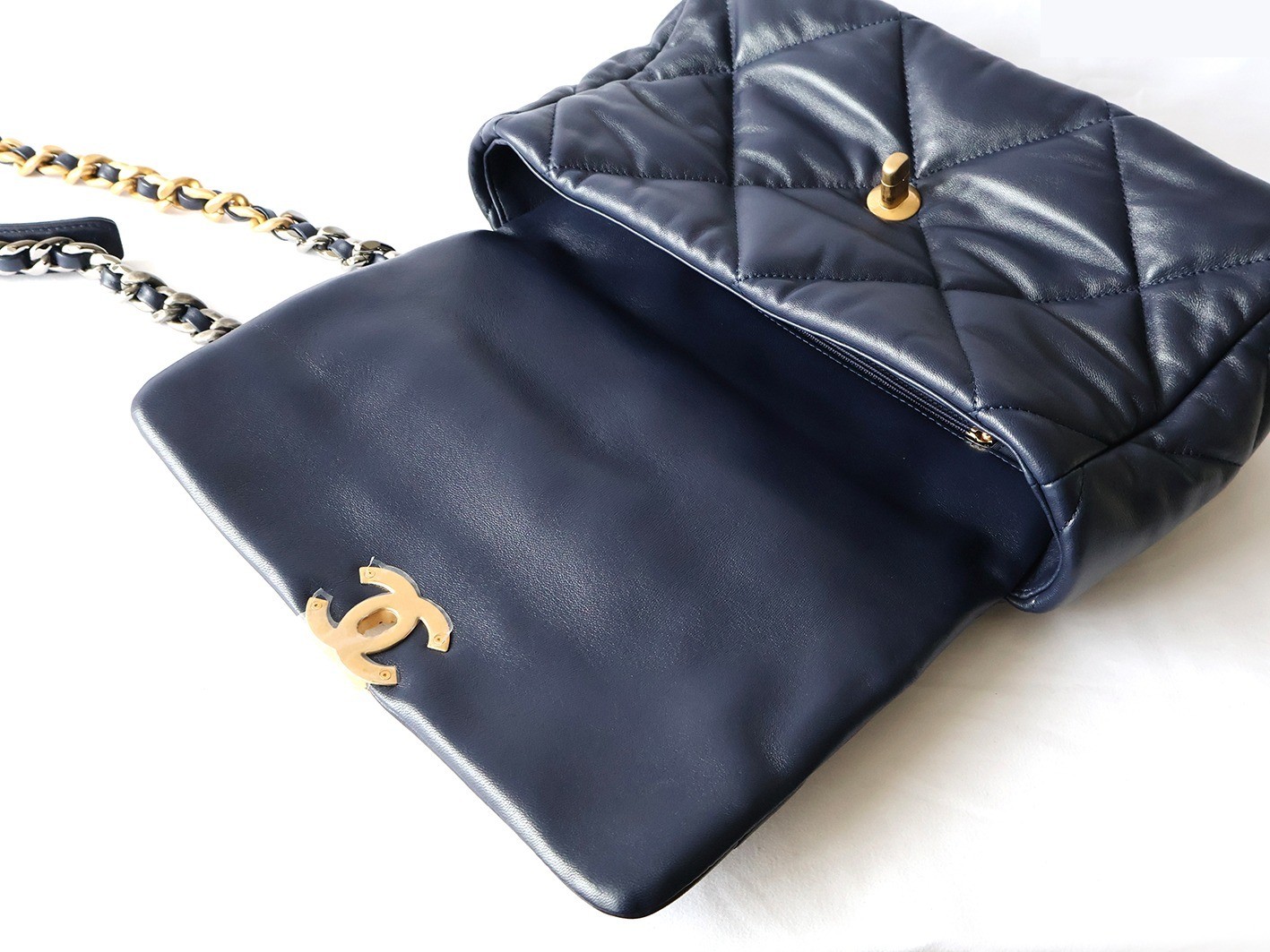 19 Lambskin Chain Shoulder Bag, Navy — view 10