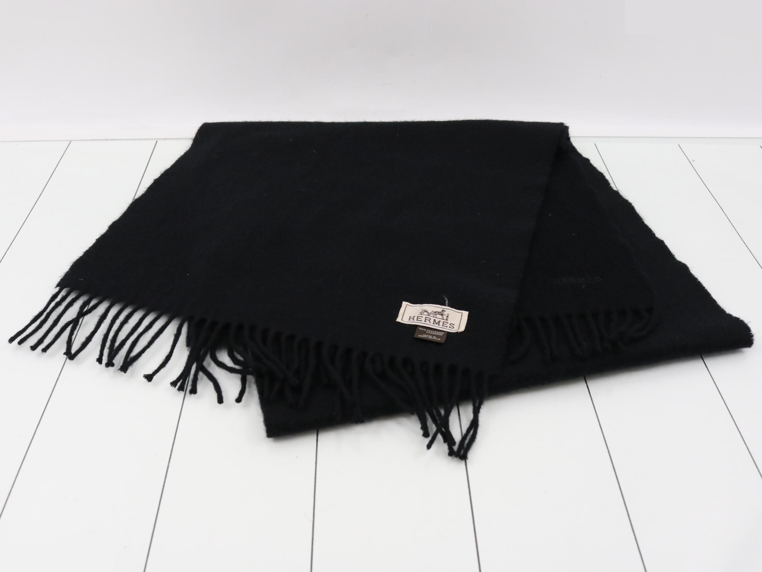 Black cashmere scarf — view 2