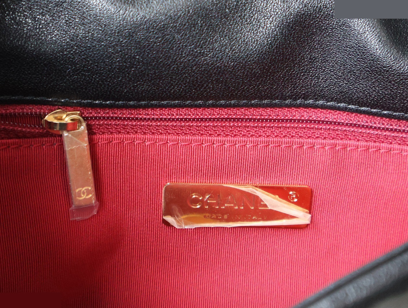 19 Lambskin Chain Shoulder Bag, Black — view 11