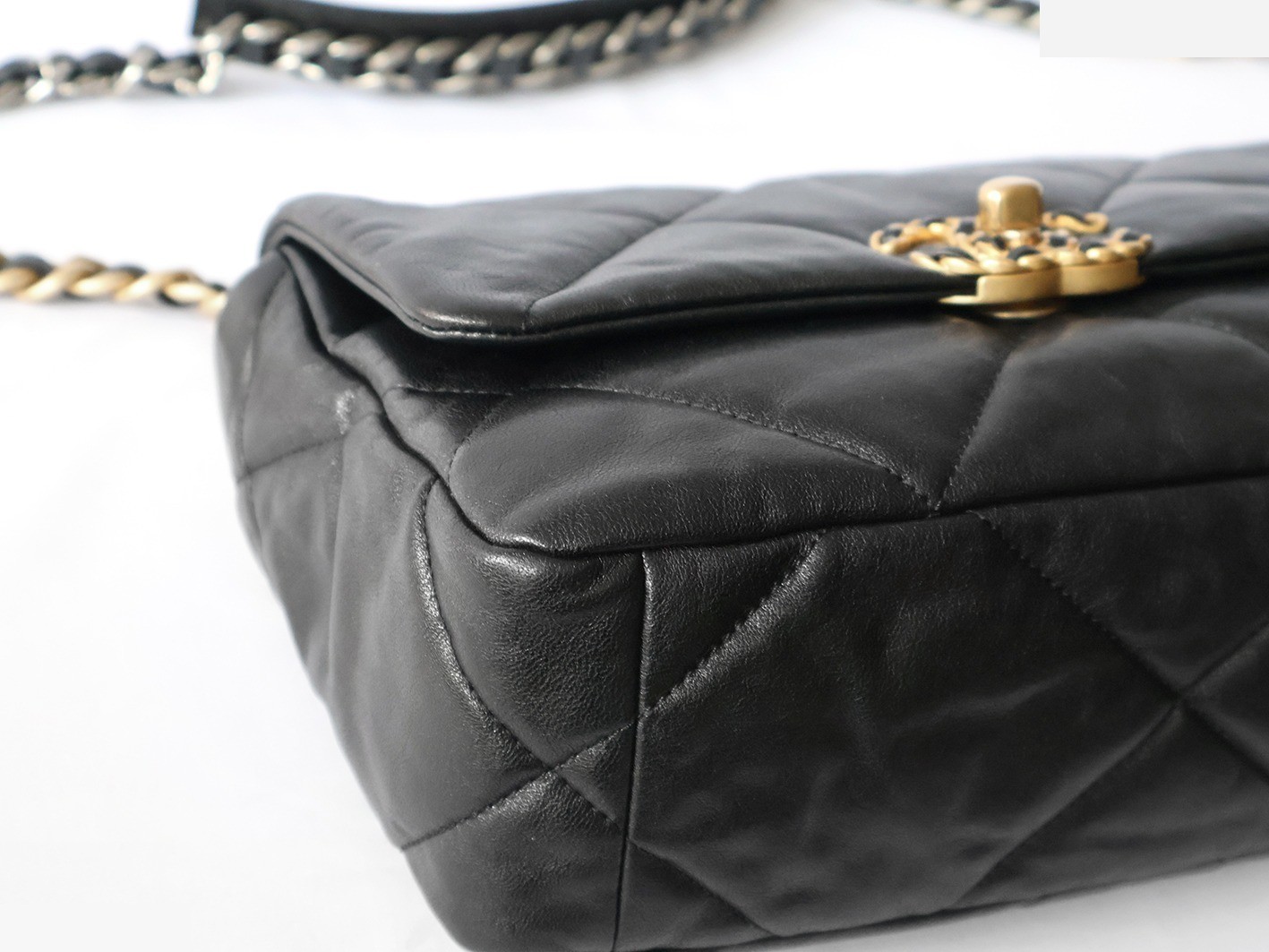 19 Lambskin Chain Shoulder Bag, Black — view 3