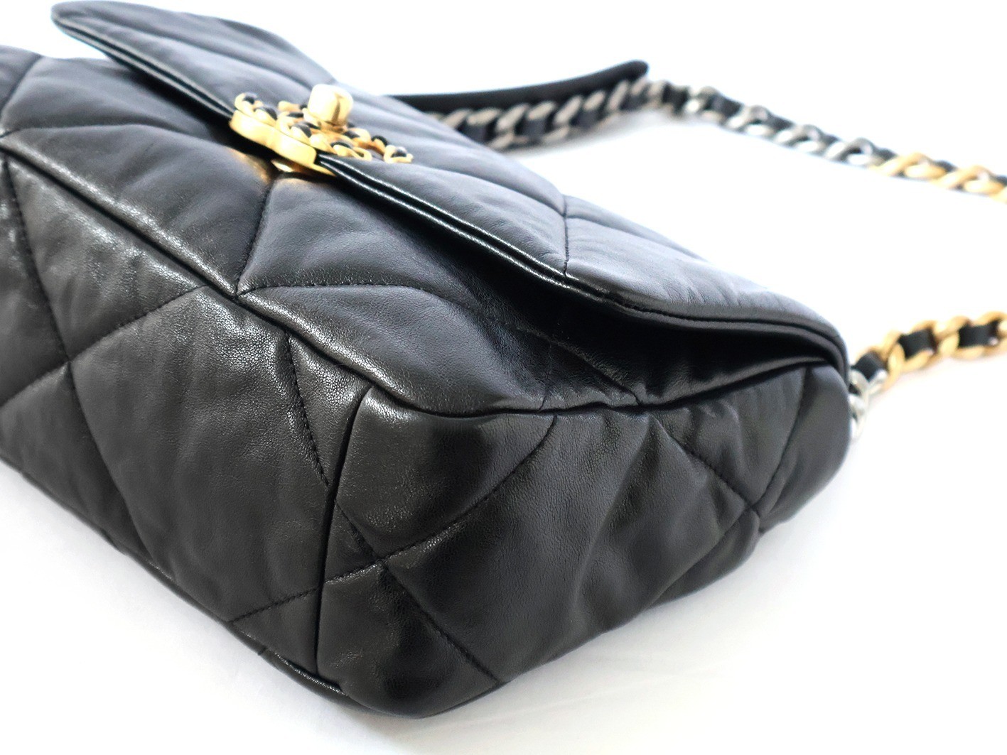 19 Lambskin Chain Shoulder Bag, Black — view 4
