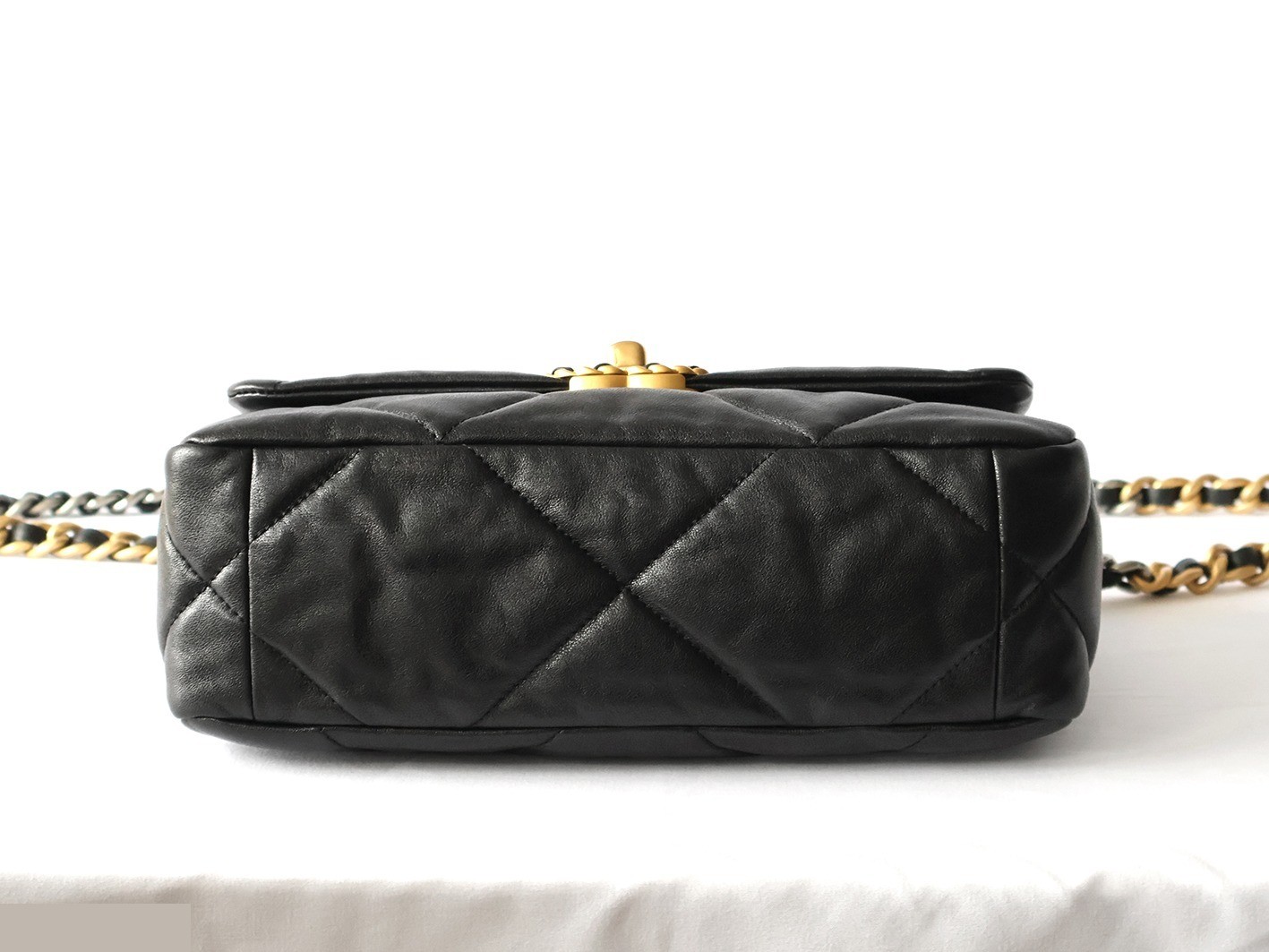 19 Lambskin Chain Shoulder Bag, Black — view 5