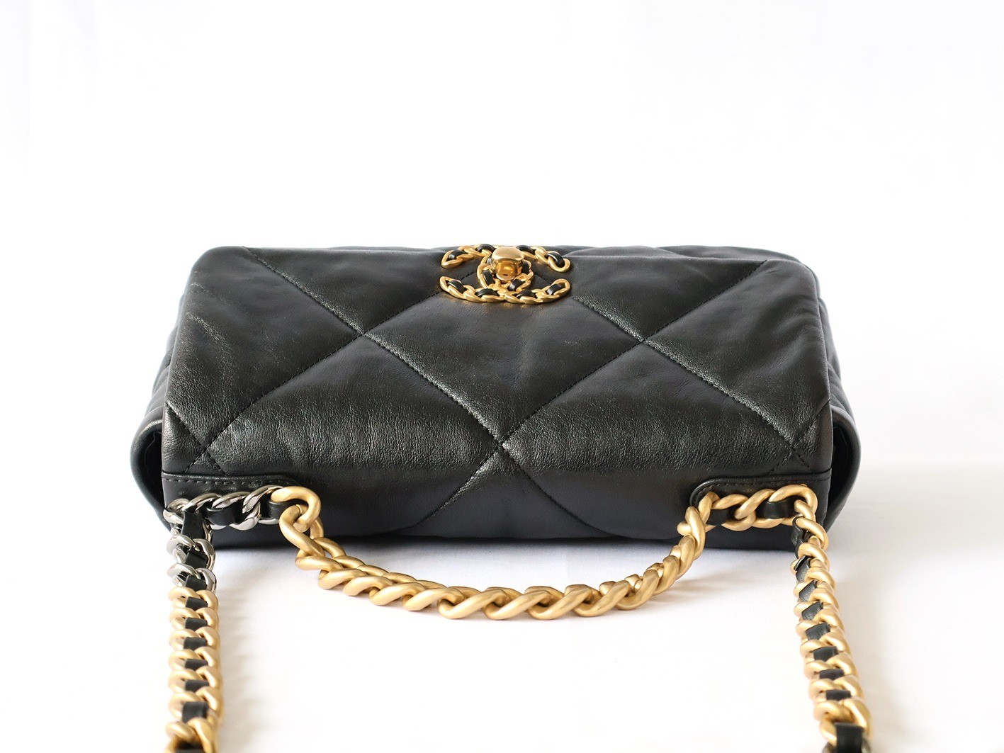 19 Lambskin Chain Shoulder Bag, Black — view 7