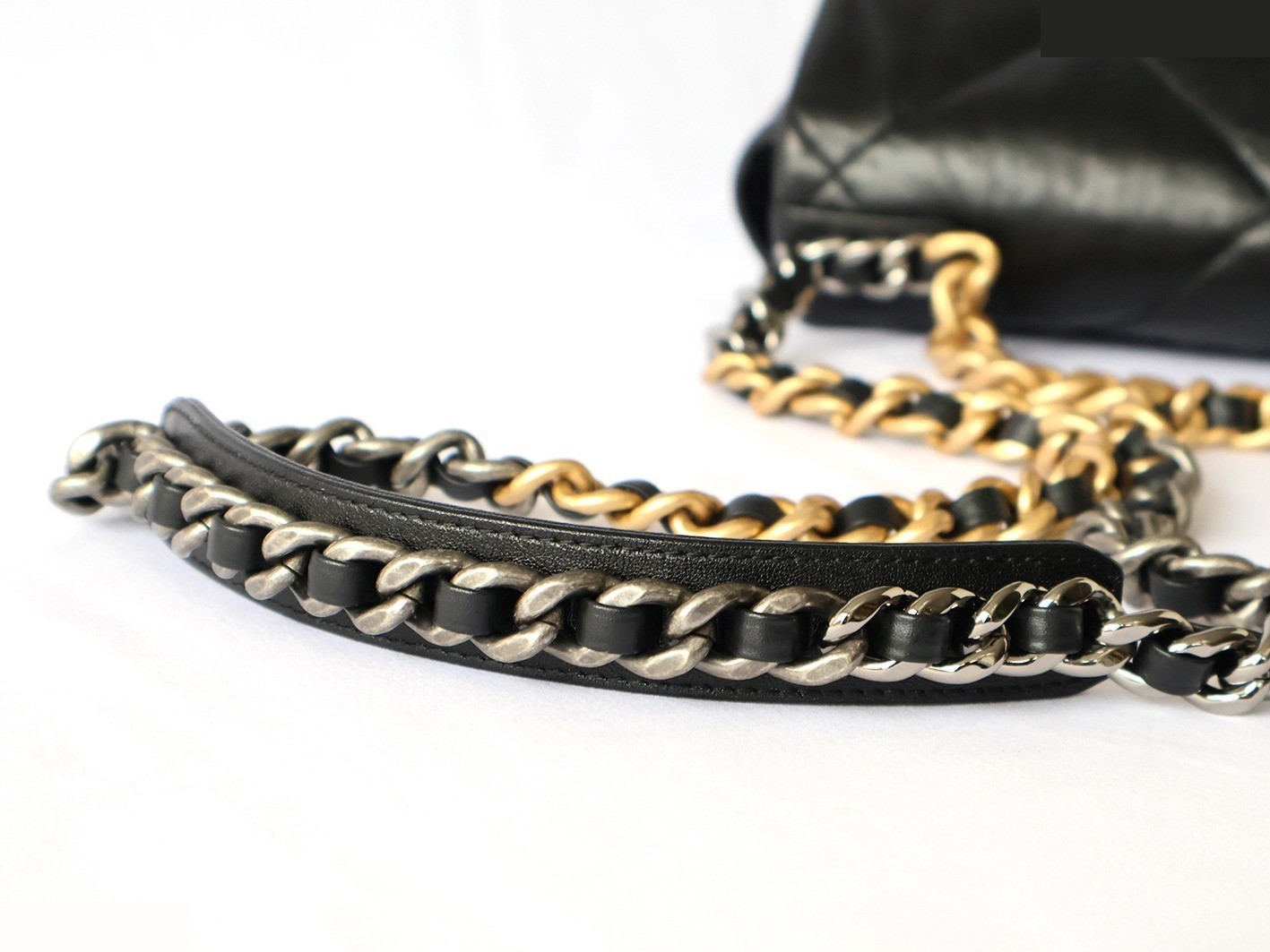 19 Lambskin Chain Shoulder Bag, Black — view 8