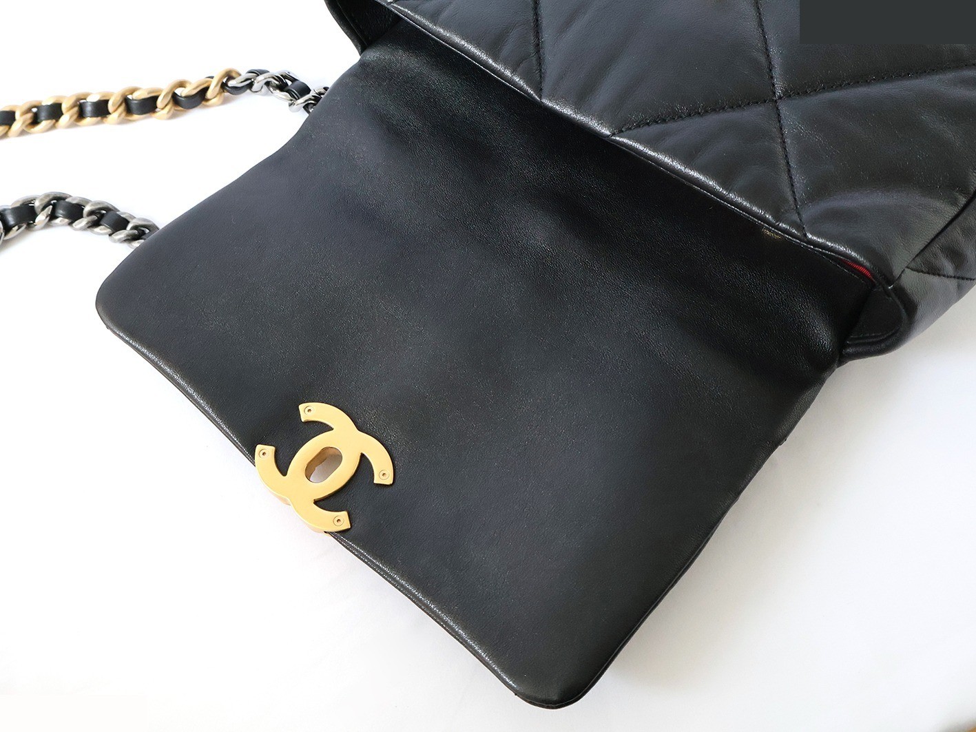 19 Lambskin Chain Shoulder Bag, Black — view 10