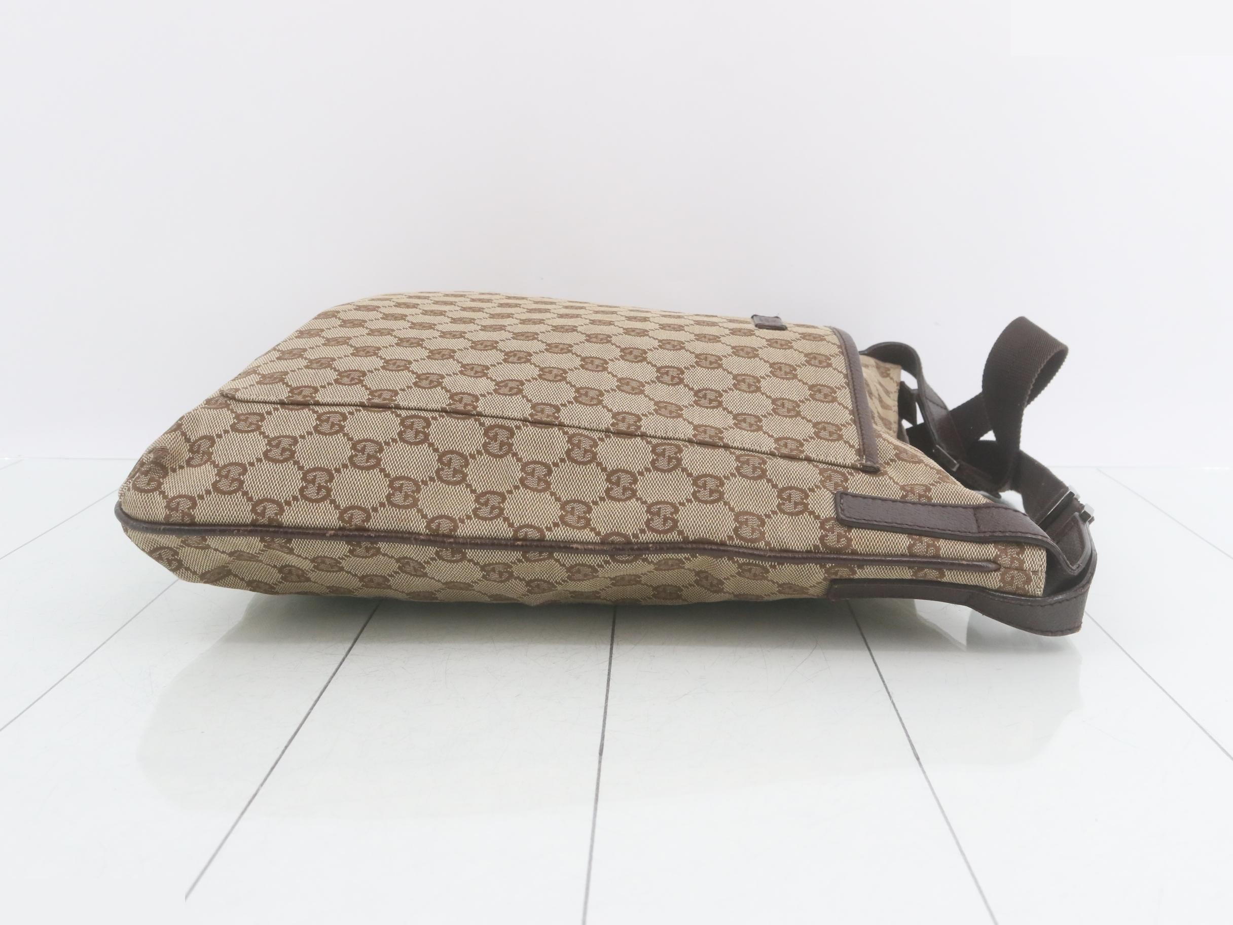 GG Canvas Shoulder Bag — view 3