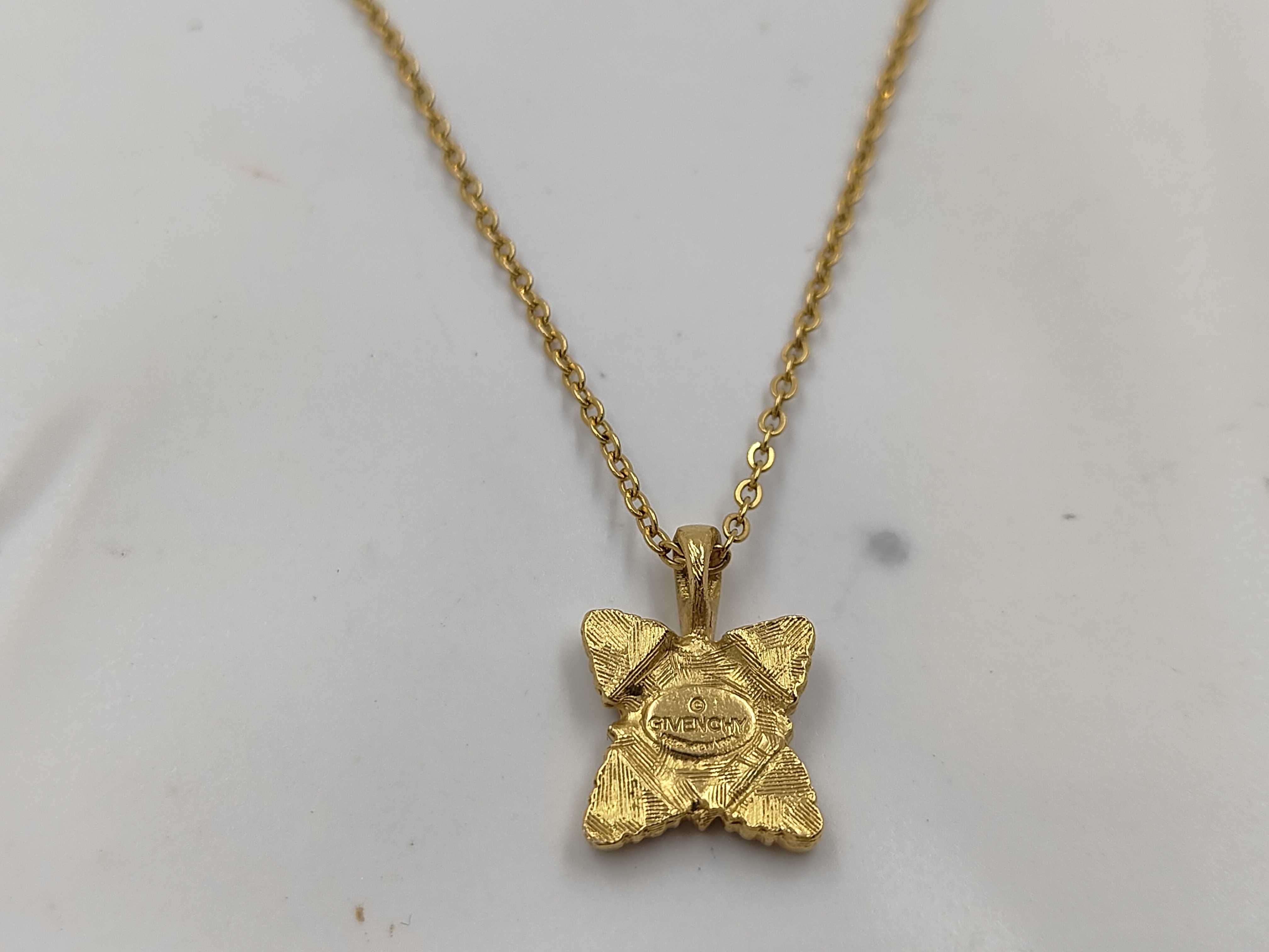 necklace — view 2