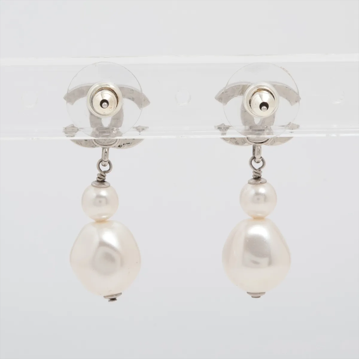 Coco Mark F26S Earrings (Pair) Metal x Faux Pearl — view 2