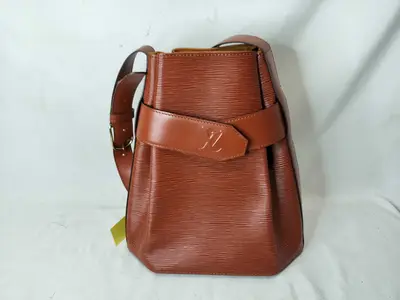 Epi Sac Depaule Shoulder Bag