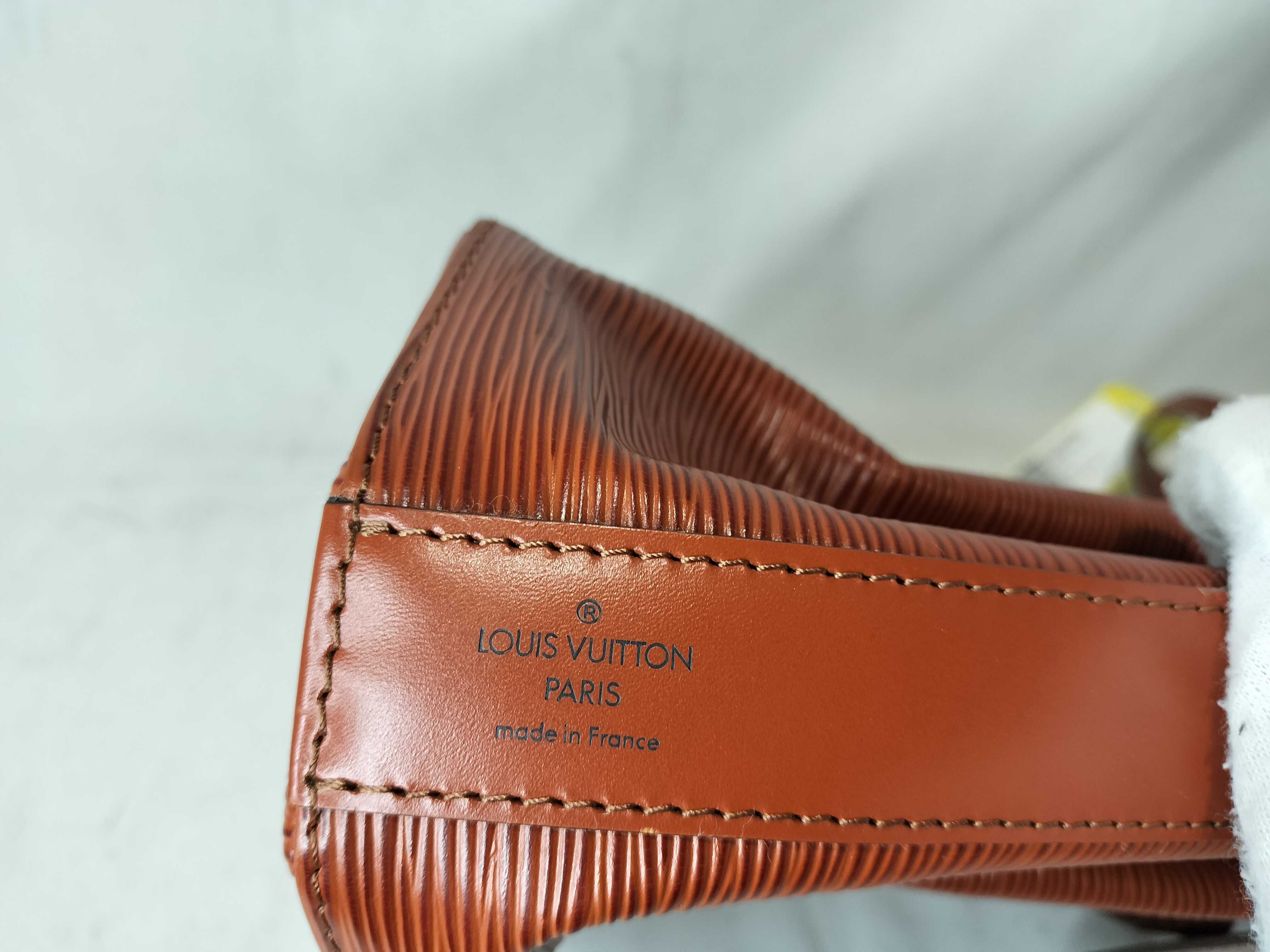 Epi Sac Depaule Shoulder Bag — view 11