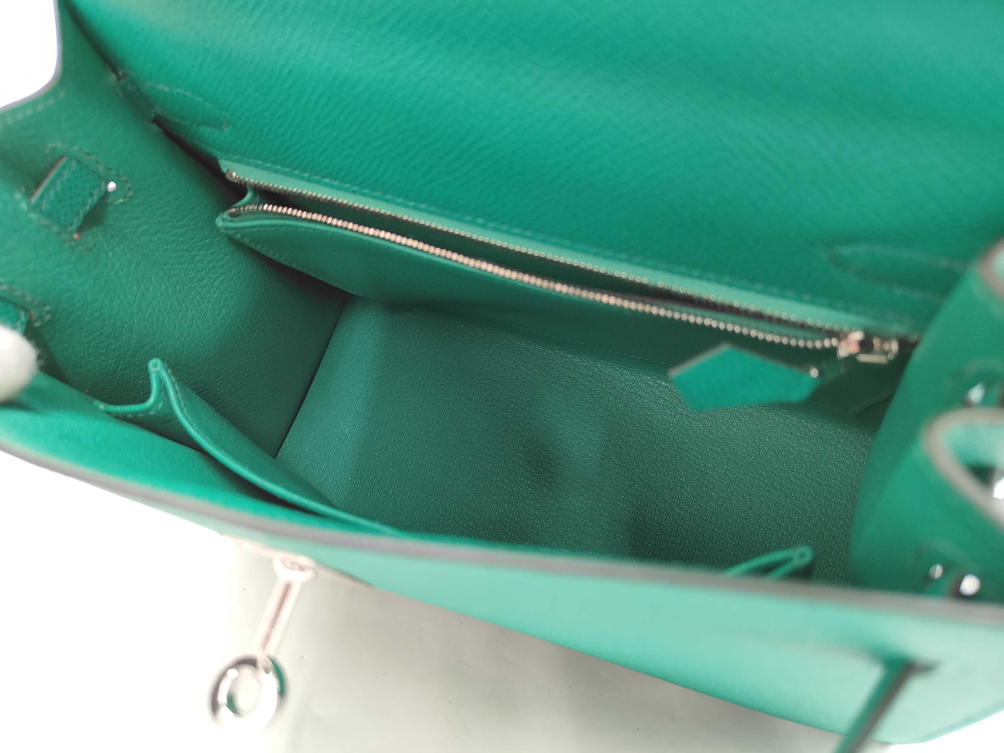 Kelly 25, external stitching, Vert Verone color, Epsom leather, silver hardware, Z stamp, handbag — view 9