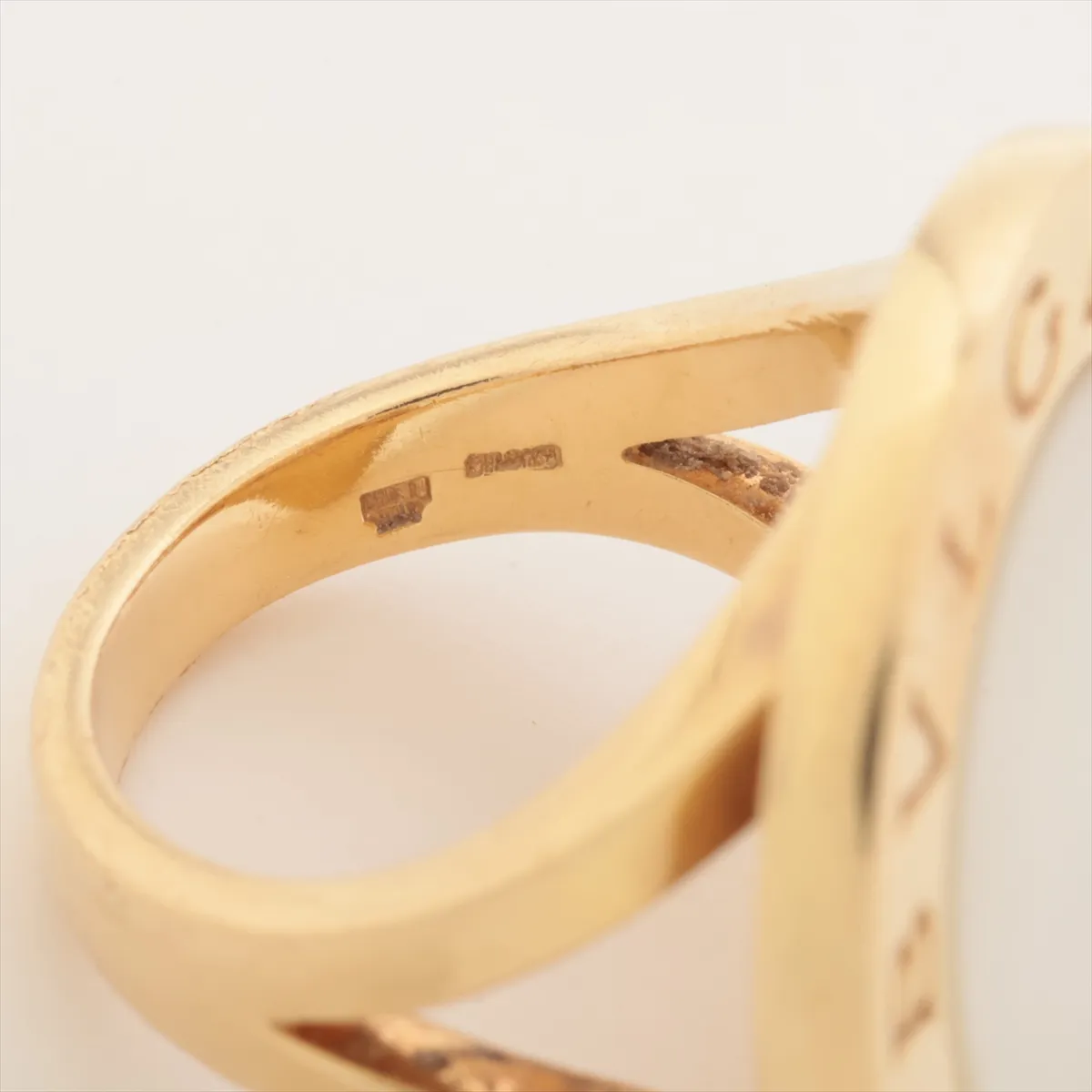 Shell Ring, 750 (YG), 15.7g. Features: dents in the metal, chipped shell, scratches. — view 3