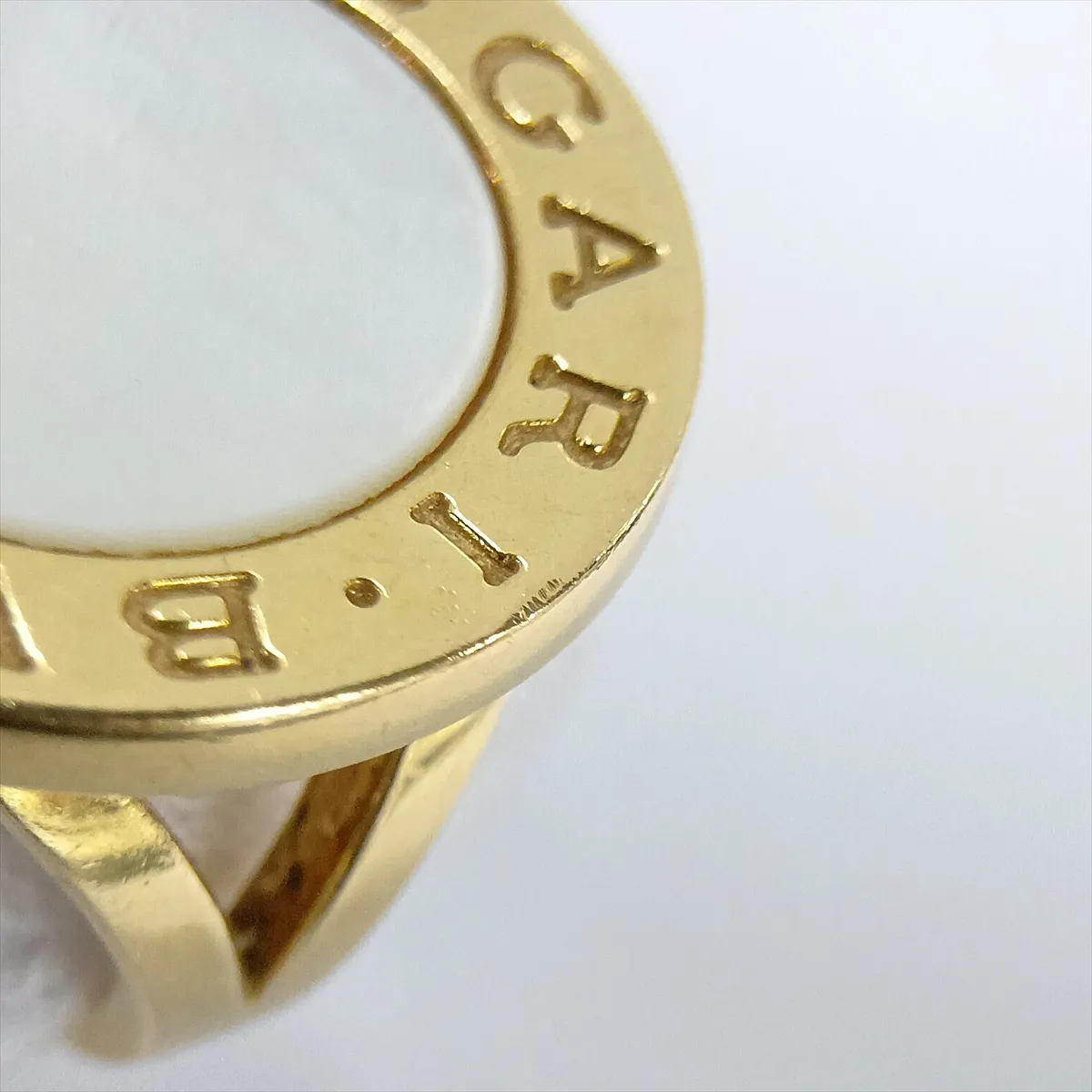 Shell Ring, 750 (YG), 15.7g. Features: dents in the metal, chipped shell, scratches. — view 6