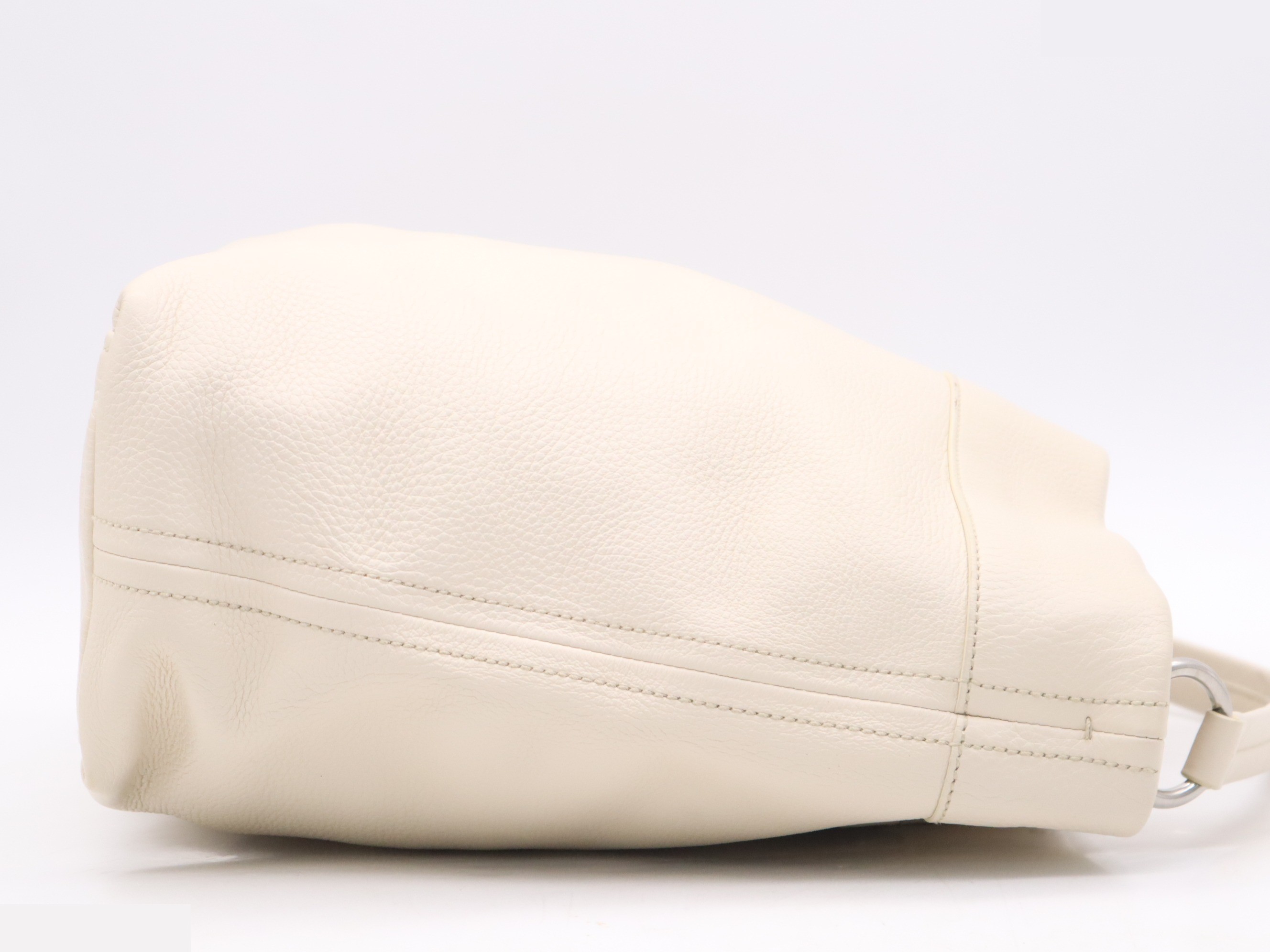 Leather one-shoulder bag, ivory. Includes guarantee card, name tag, and dust bag. — view 5