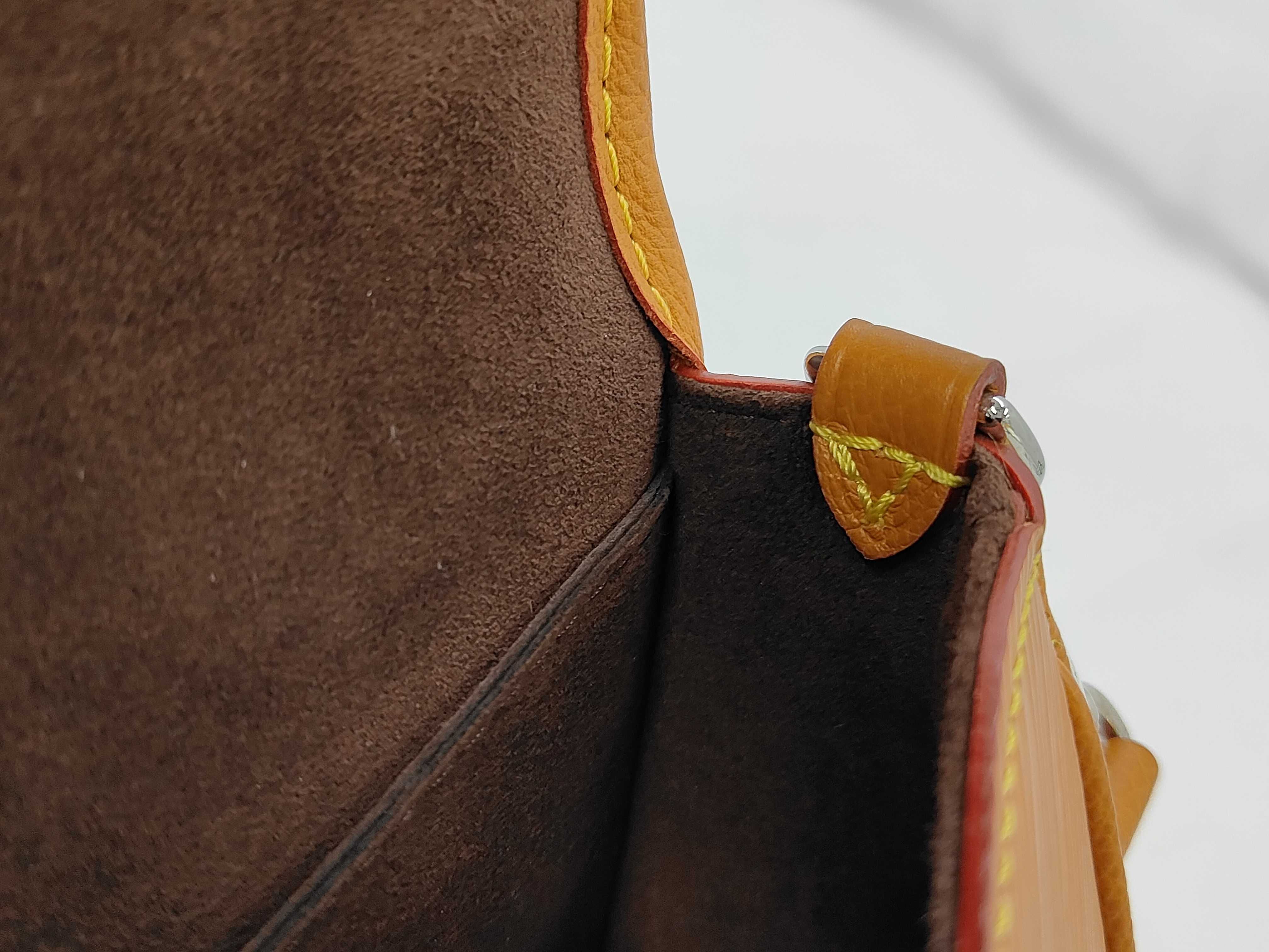 Bussy M59459 Goldmiel Epi Leather Shoulder Bag — view 11