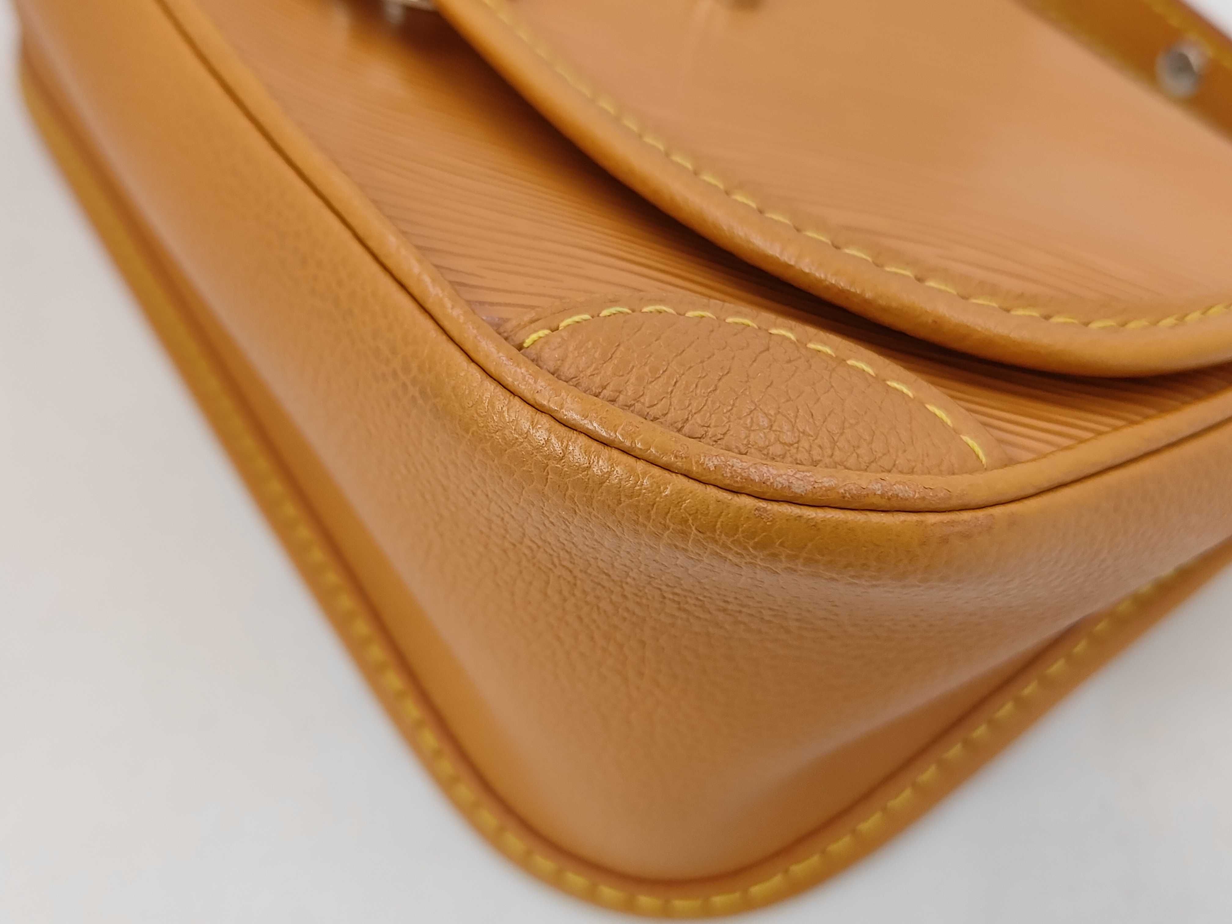 Bussy M59459 Goldmiel Epi Leather Shoulder Bag — view 4