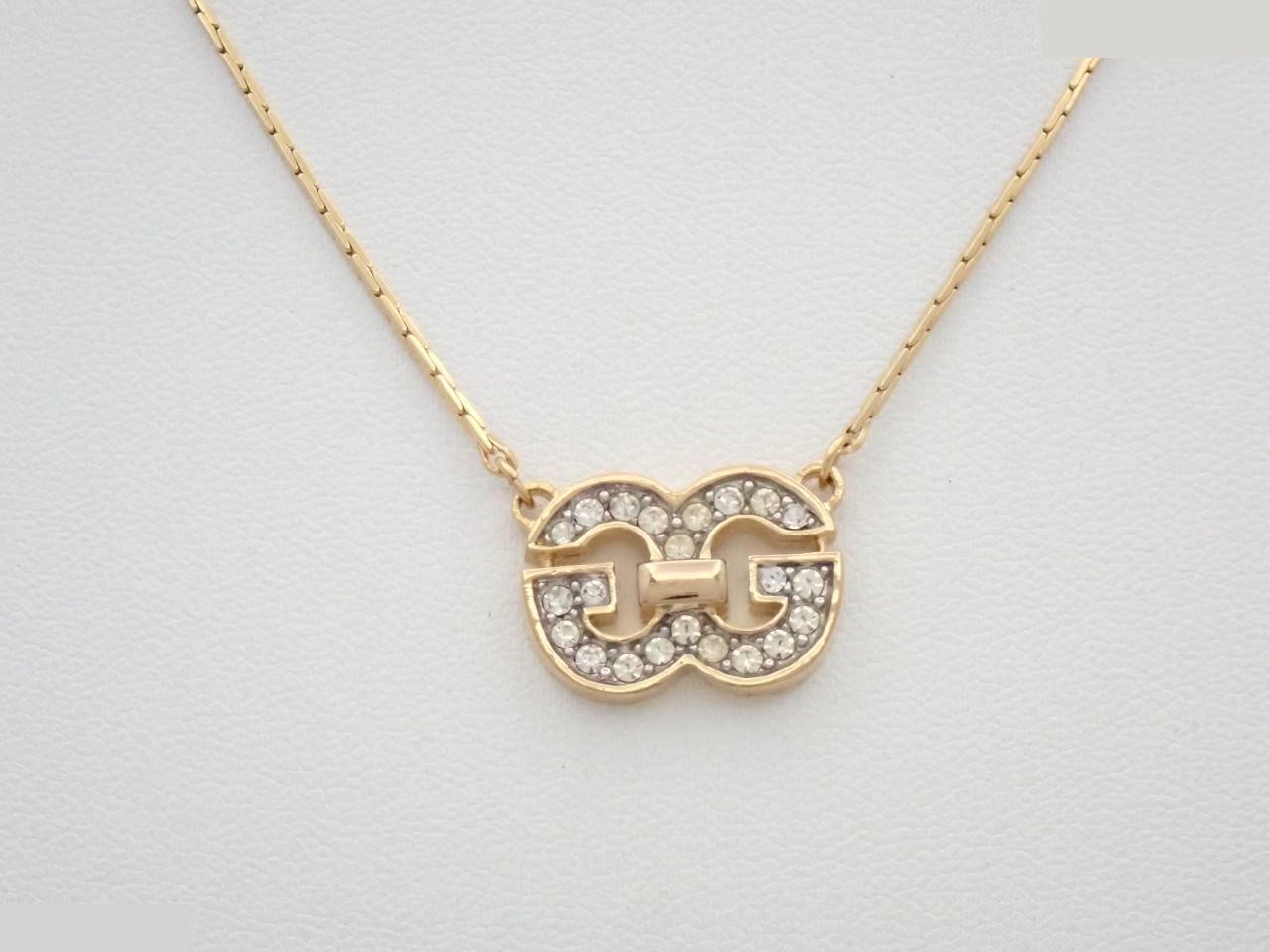 Other line: Precious metal necklaces and pendants, neck circumference approximately 40cm.