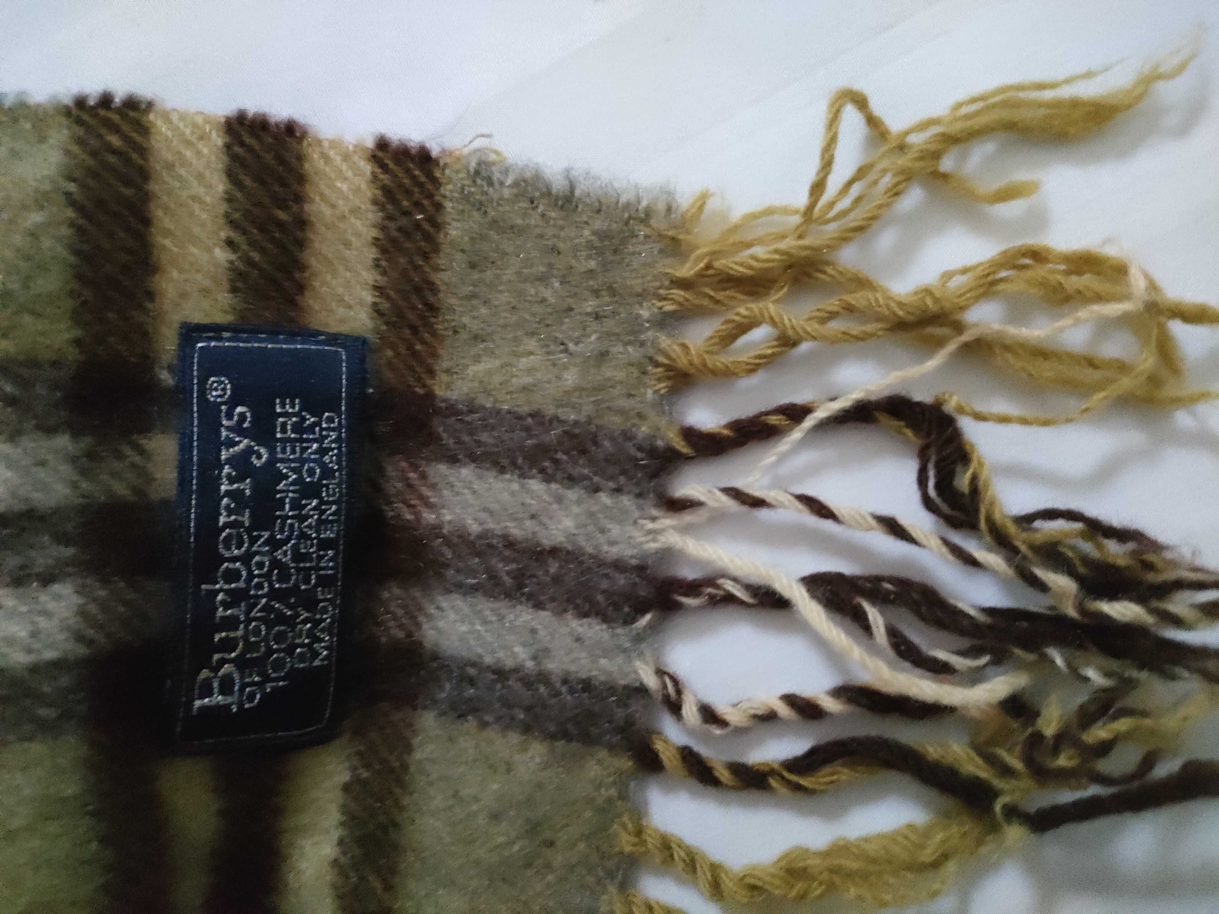 100% Cashmere Scarf, Nova Check Pattern, and other accessories. — view 7