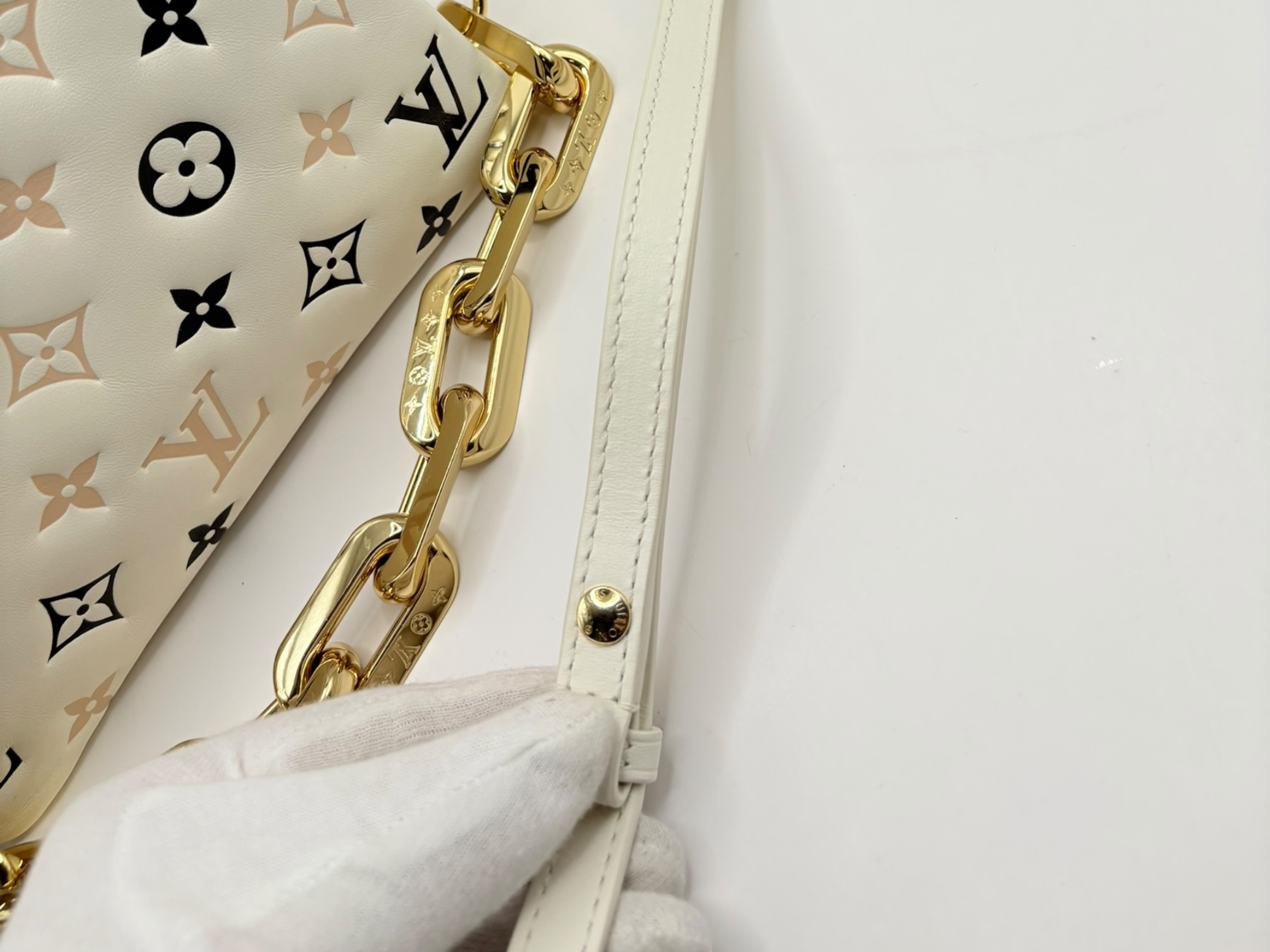 LV by the Pool Coussin BB M22954 White RFID detected shoulder bag — view 8