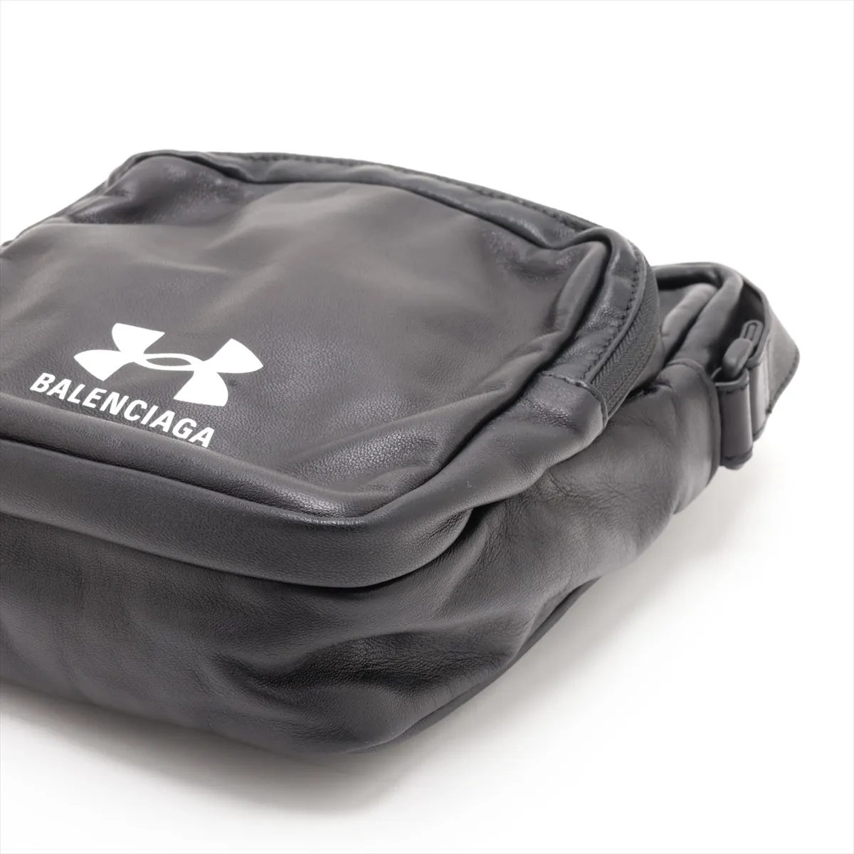 x Under Armour Leather Shoulder Bag, Black x White, 811907 — view 3