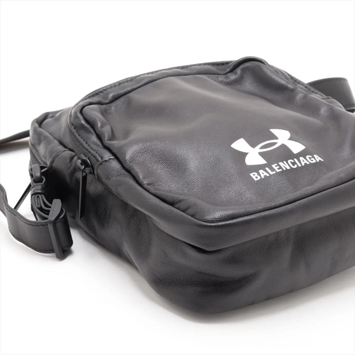 x Under Armour Leather Shoulder Bag, Black x White, 811907 — view 4