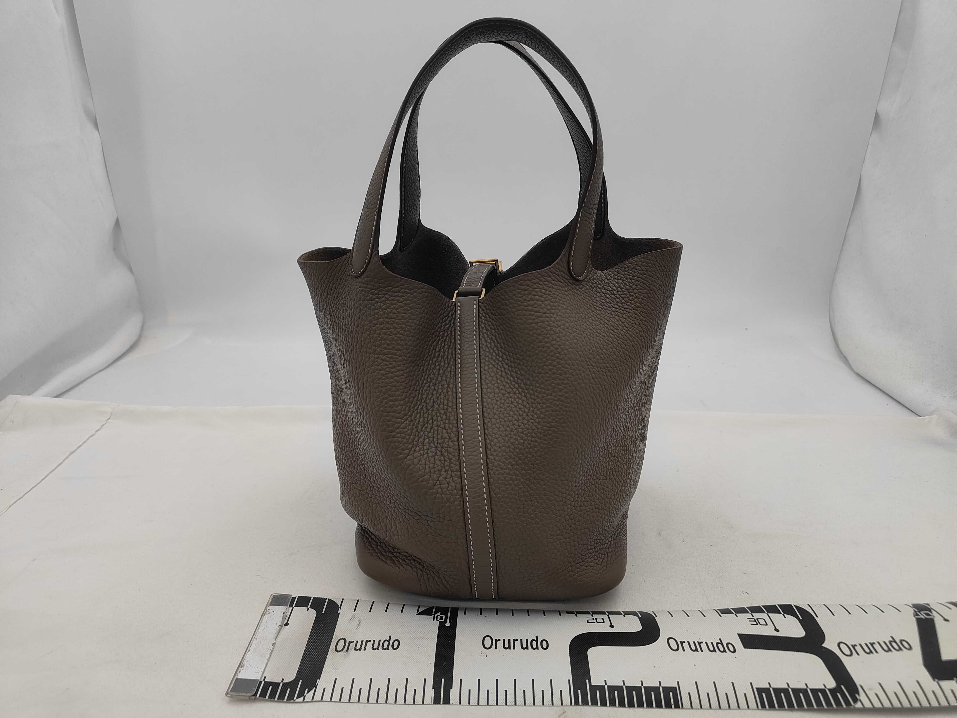 Picotin Lock 22 MM Taurillon Clemence Etoupe Gold Hardware C: 2018 Handbag — view 2