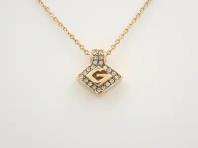 Other lines: Precious metals, necklaces, pendants, chains approximately 40cm long.