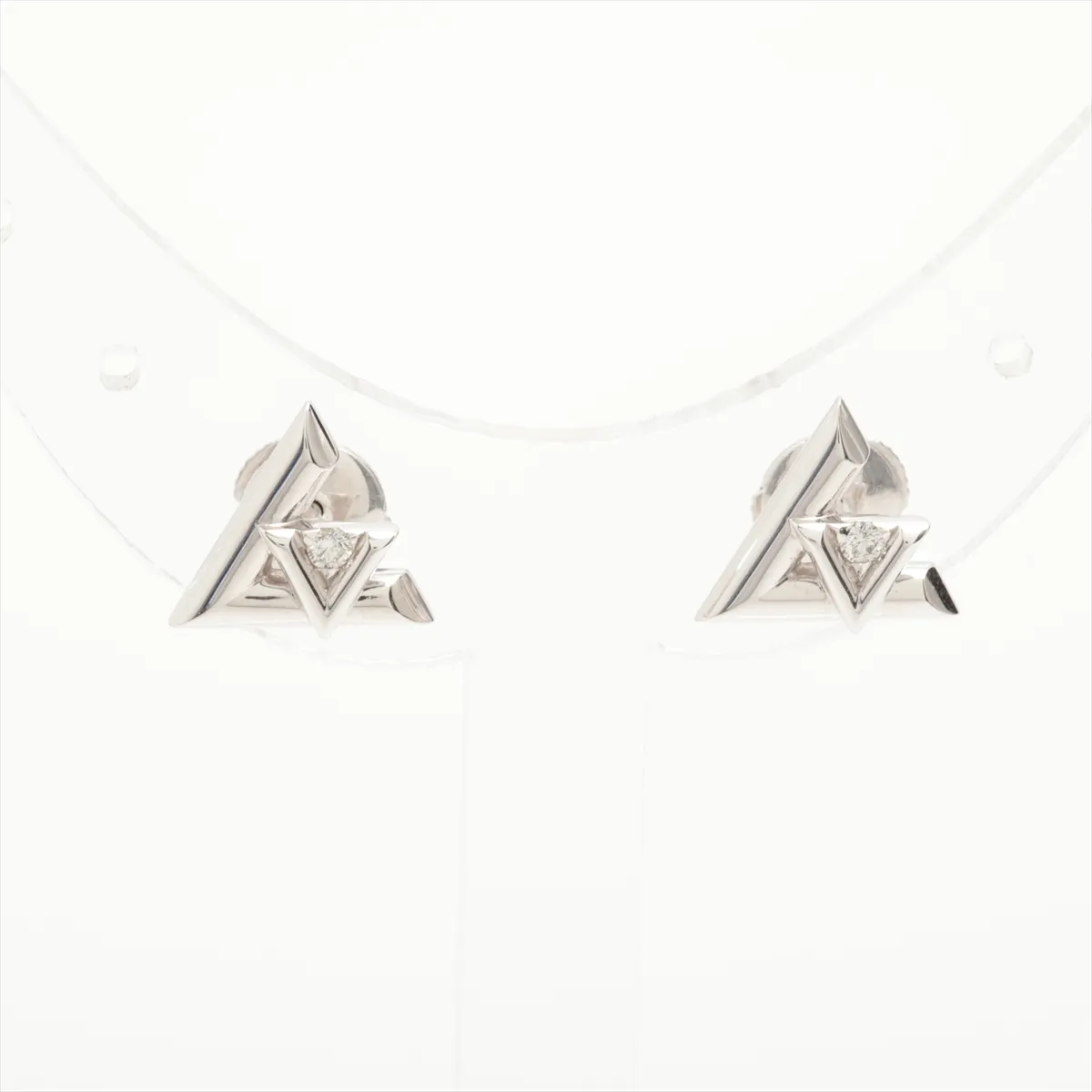 Pus LV Vault One Diamond Earrings 750 (WG) 3.6g D10565 D10680 No brand engraving on the back, one earring post is slightly bent.
