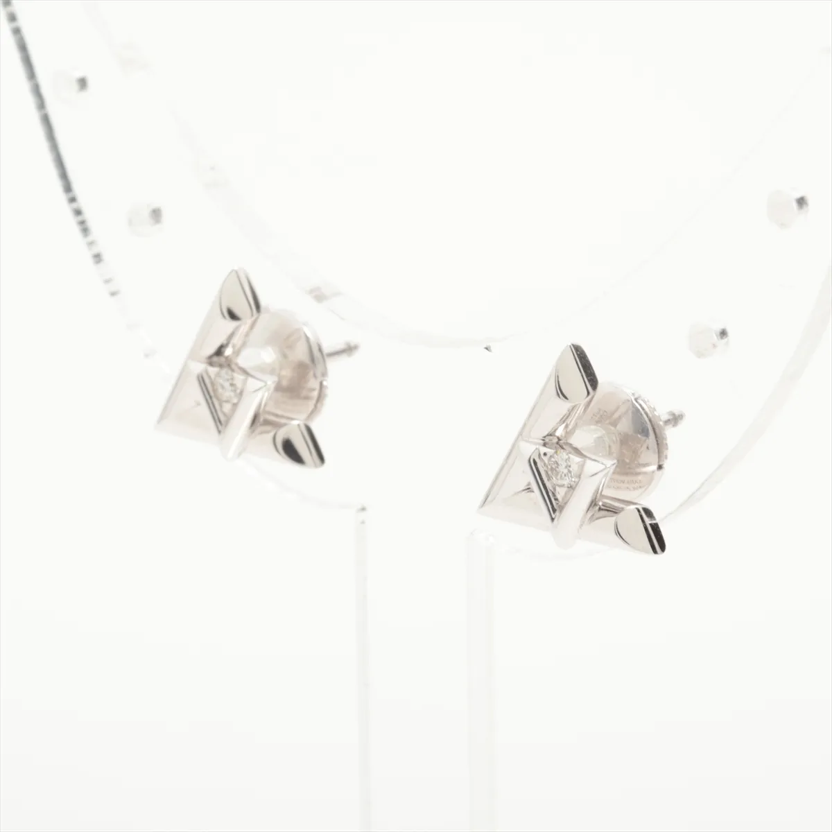 Pus LV Vault One Diamond Earrings 750 (WG) 3.6g D10565 D10680 No brand engraving on the back, one earring post is slightly bent. — view 3