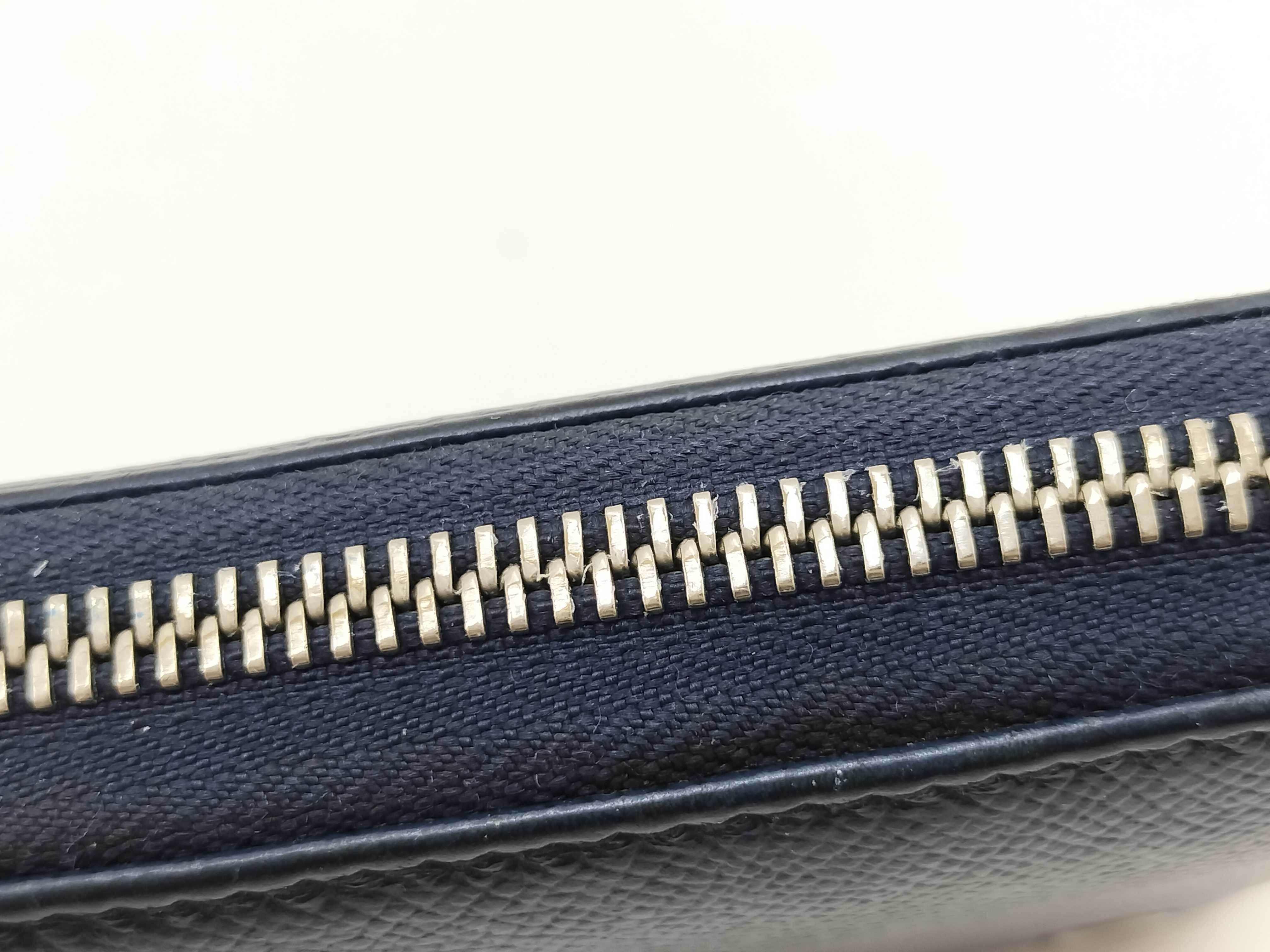 Bulgari Man Leather Round Long Wallet Serial Number Wallet — view 8