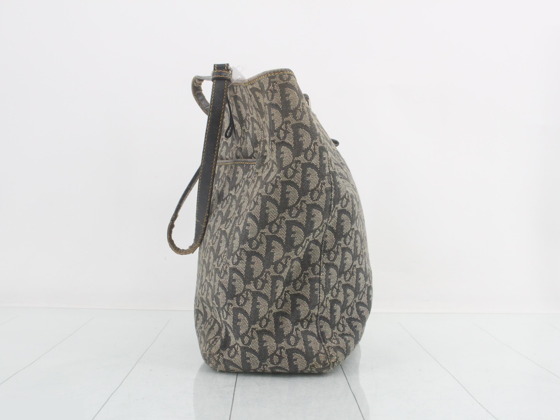 handbag — view 3