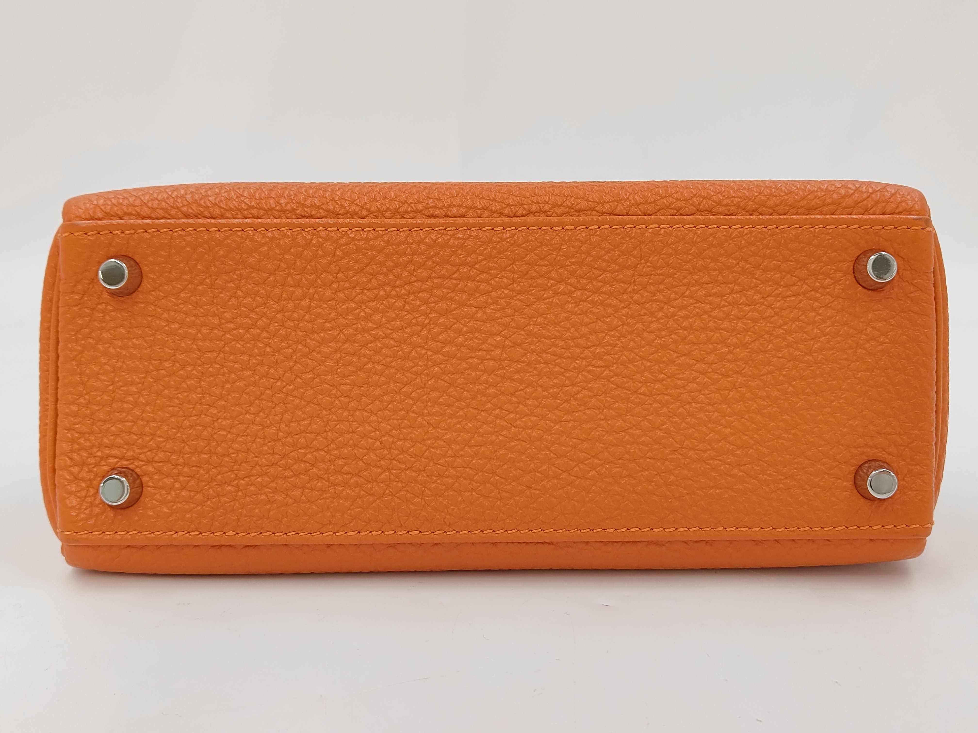 Kelly 25 bag, orange Togo leather, N stamp, handbag — view 6