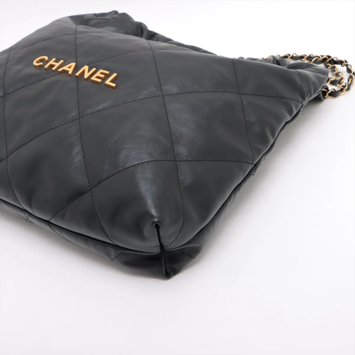 [Individually wrapped] Chanel 22 Shiny Calfskin Chain Shoulder Bag Black Gold Hardware UPLCG678 Random Plate AS3261 — view 3