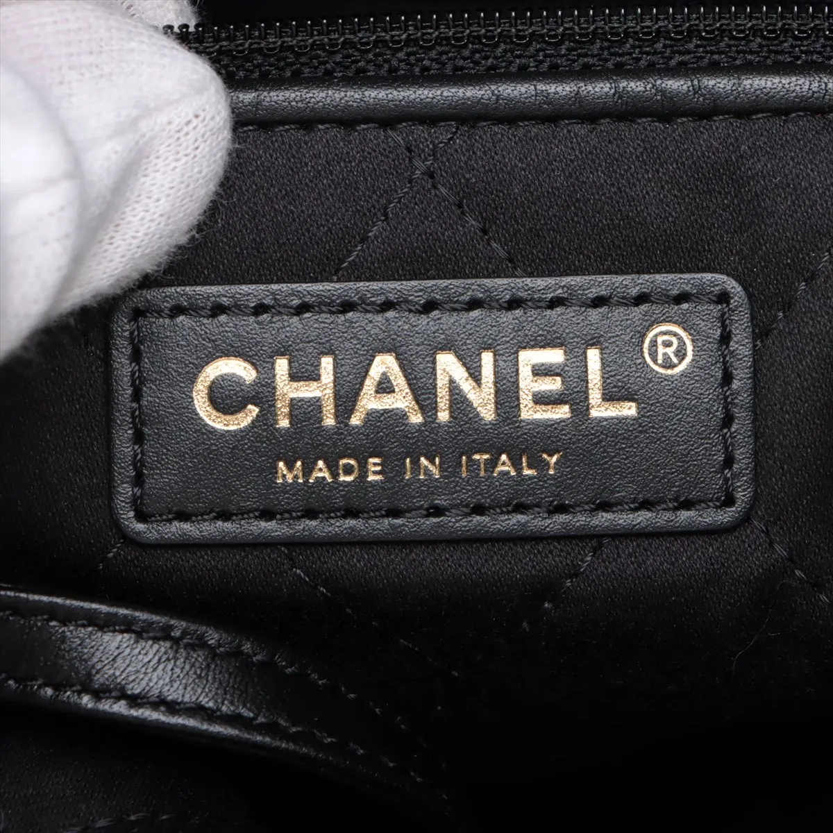 [Individually wrapped] Chanel 22 Shiny Calfskin Chain Shoulder Bag Black Gold Hardware UPLCG678 Random Plate AS3261 — view 10