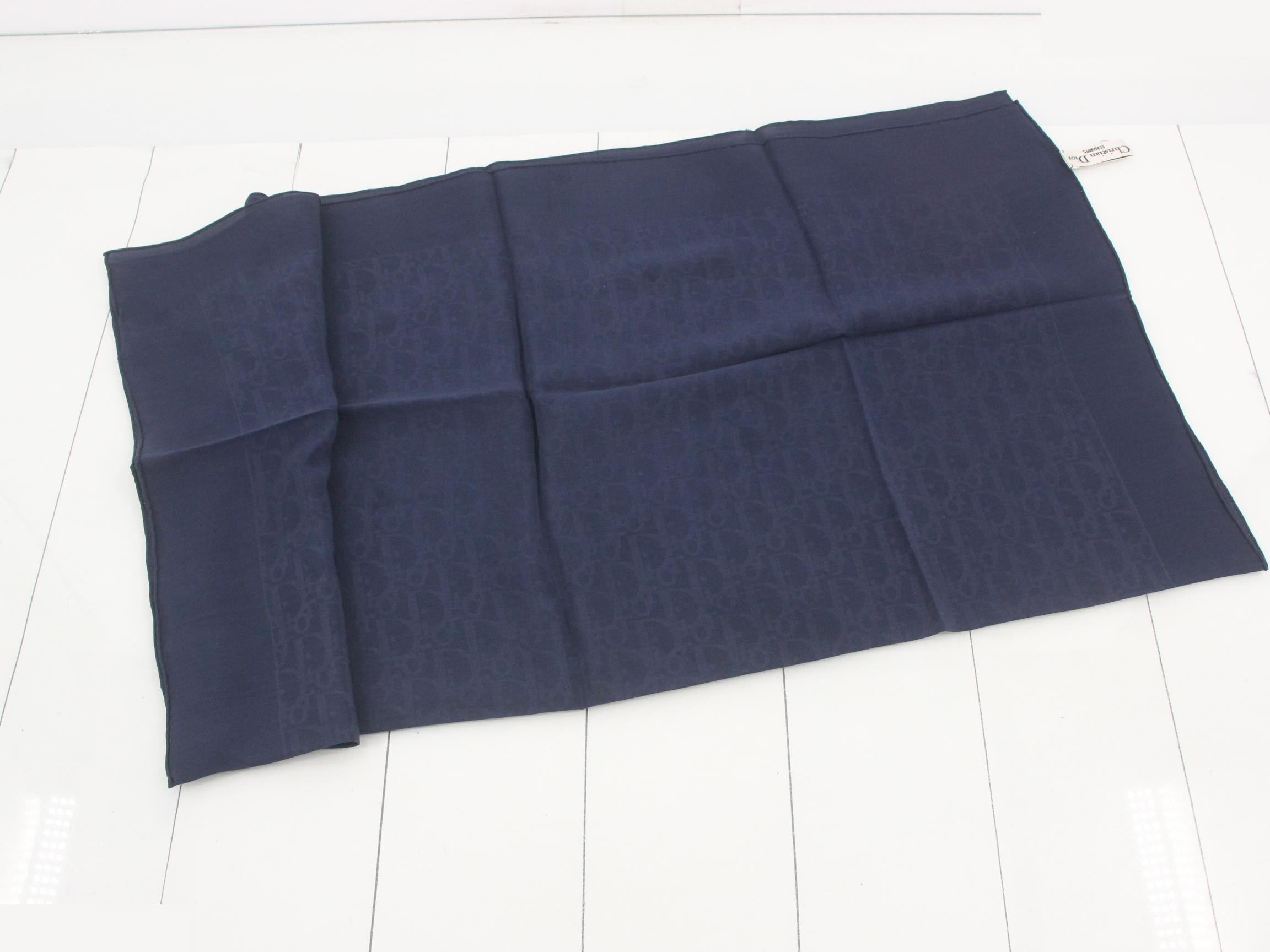 Trotter Oblique scarf, with tag. — view 3