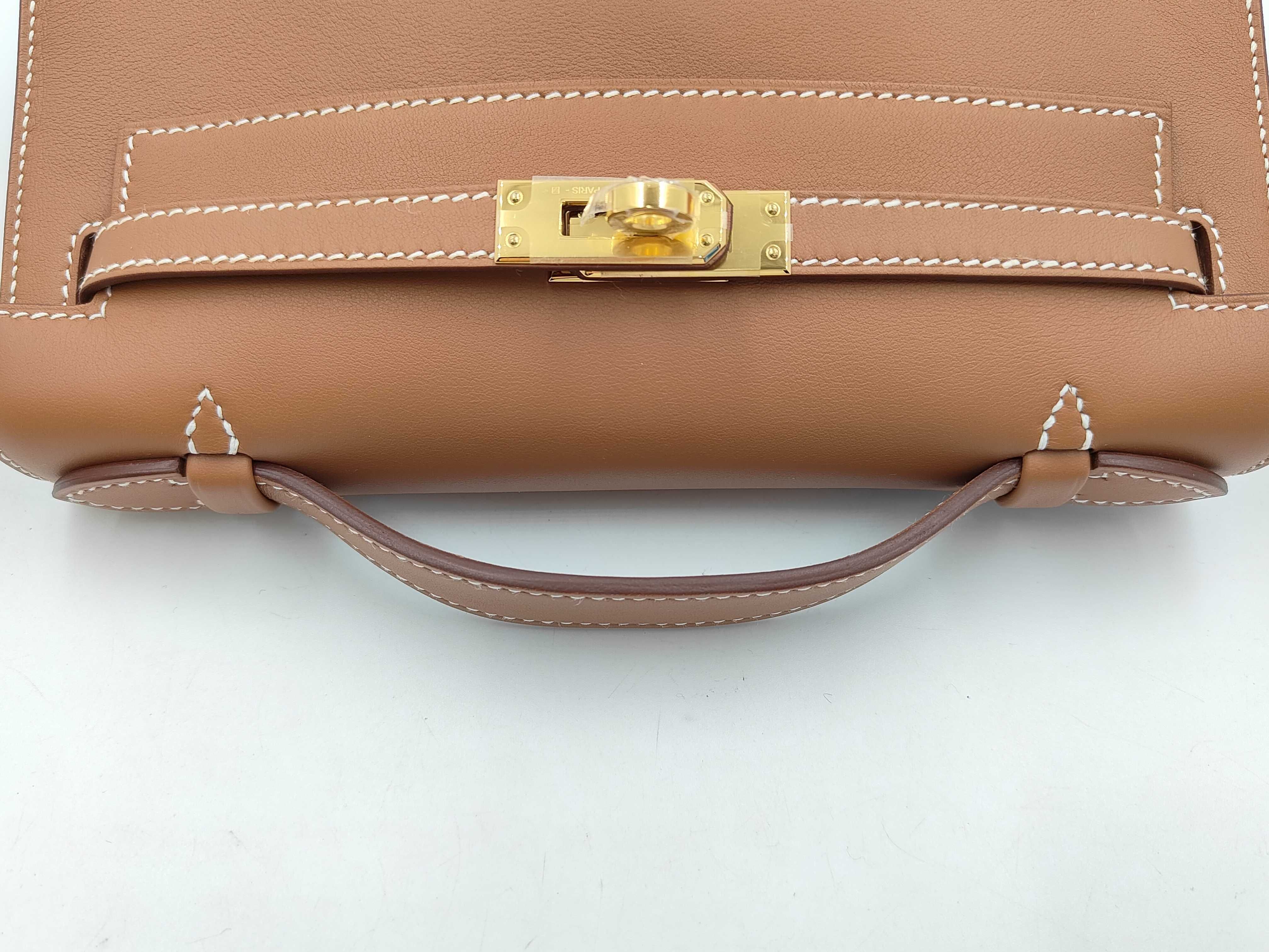 Pochette Kelly Swift Leather, D stamp, 2019, Gold, with dust bag. — view 3