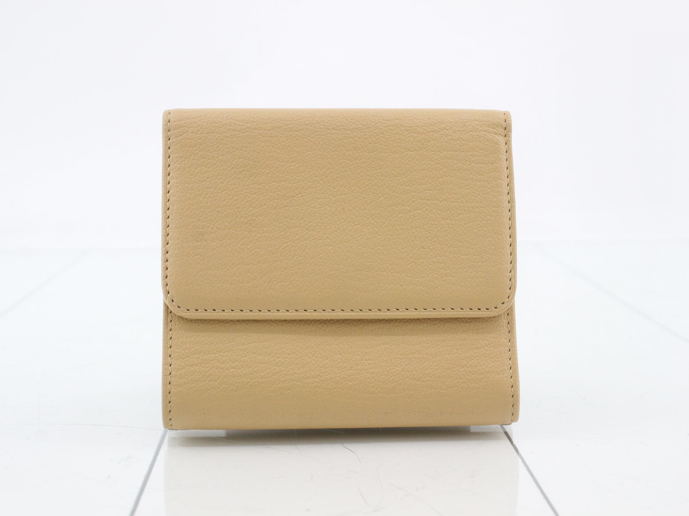 Tri-fold wallet, double snap closure, leather/beige, GP logo, box. — view 2